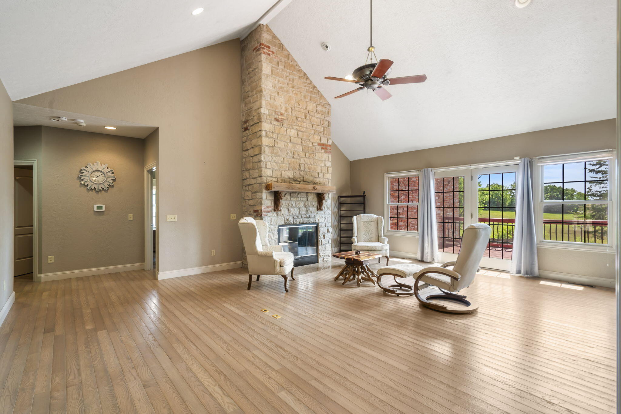 5072 East Hedgerow Drive Property Photo 6