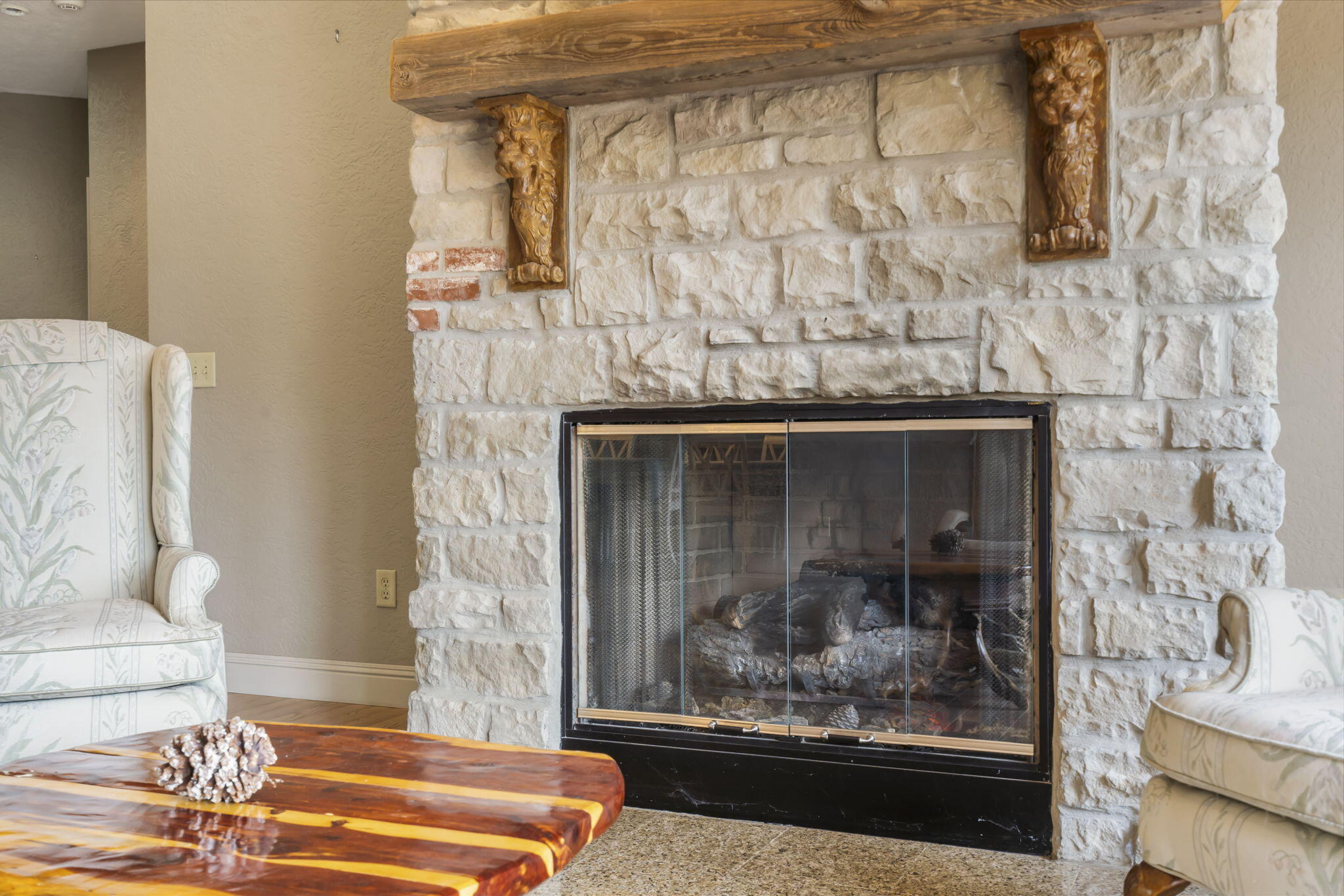 5072 East Hedgerow Drive Property Photo 8