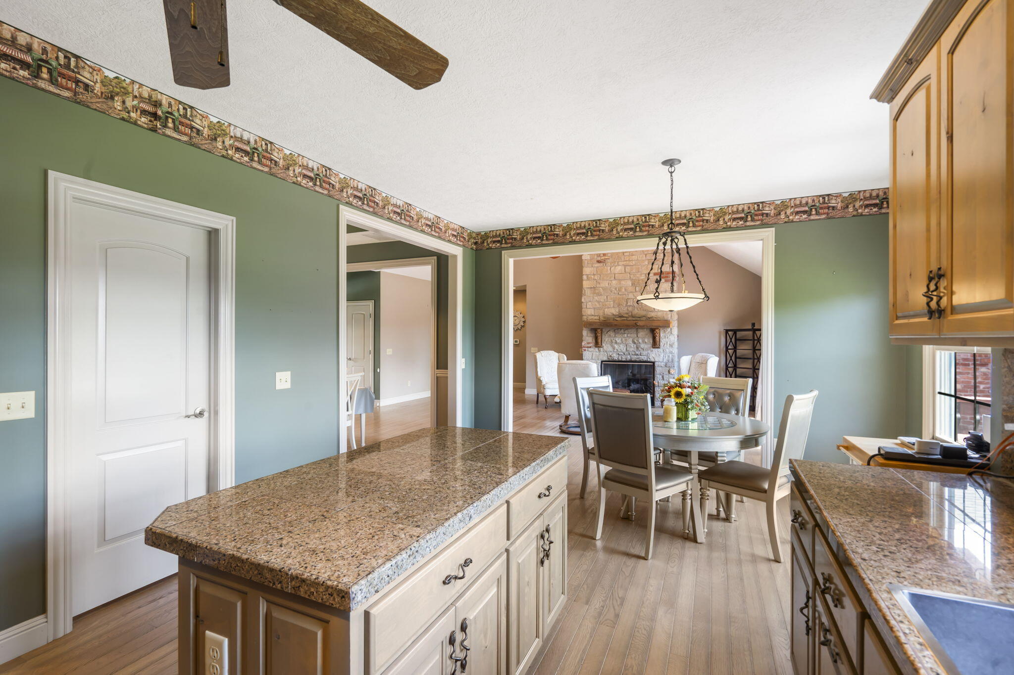 5072 East Hedgerow Drive Property Photo 14