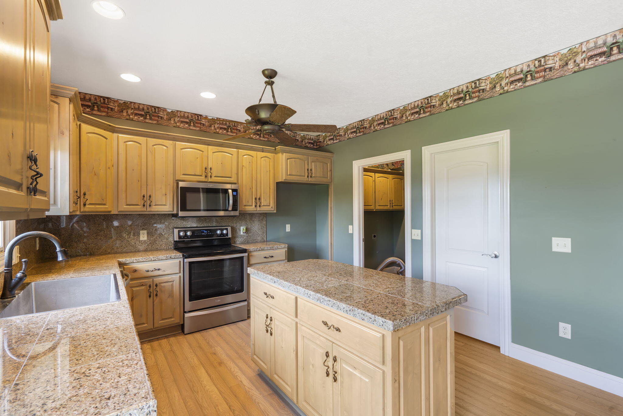 5072 East Hedgerow Drive Property Photo 16