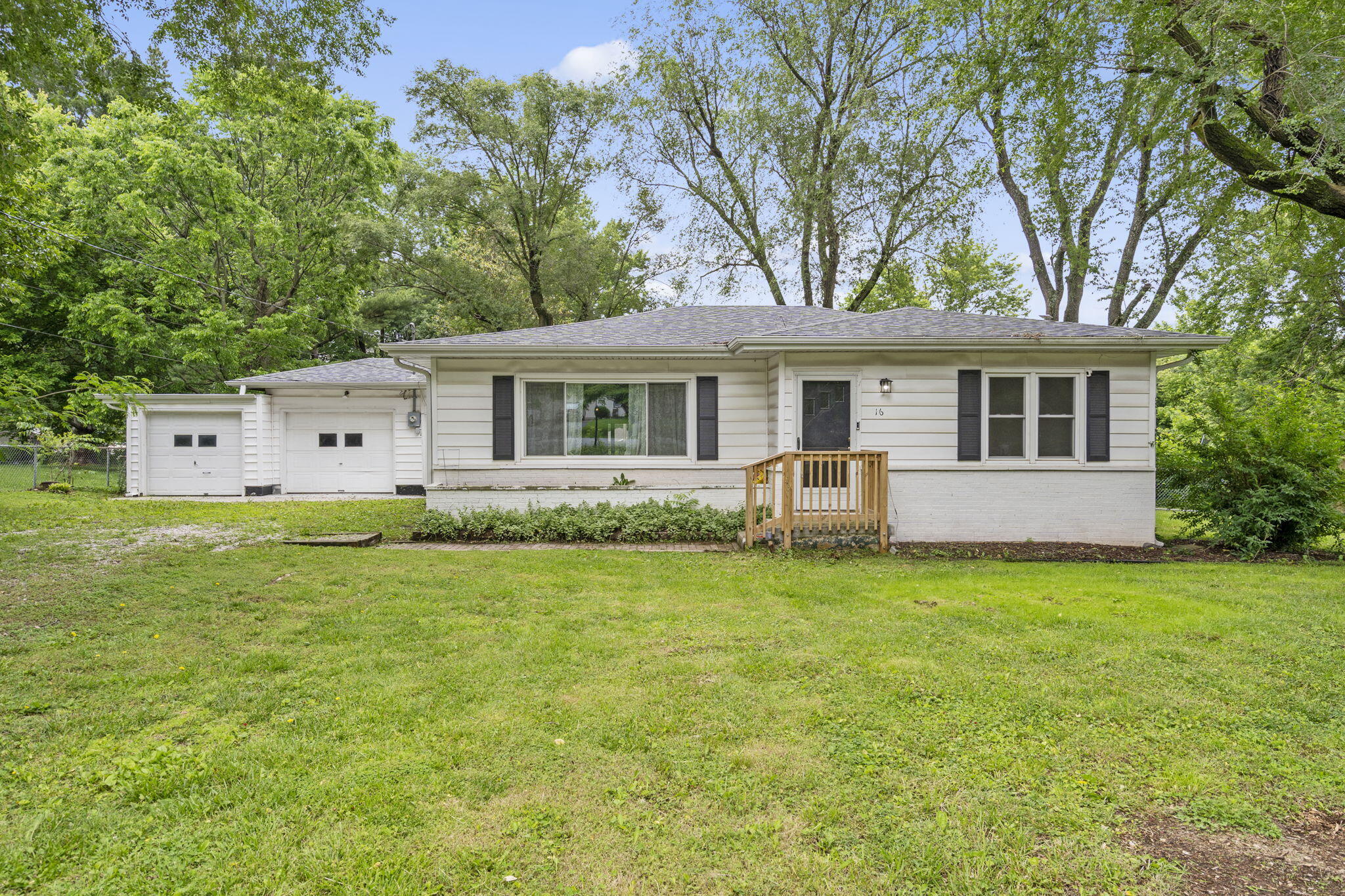 716 South Broadview Drive Property Photo 1
