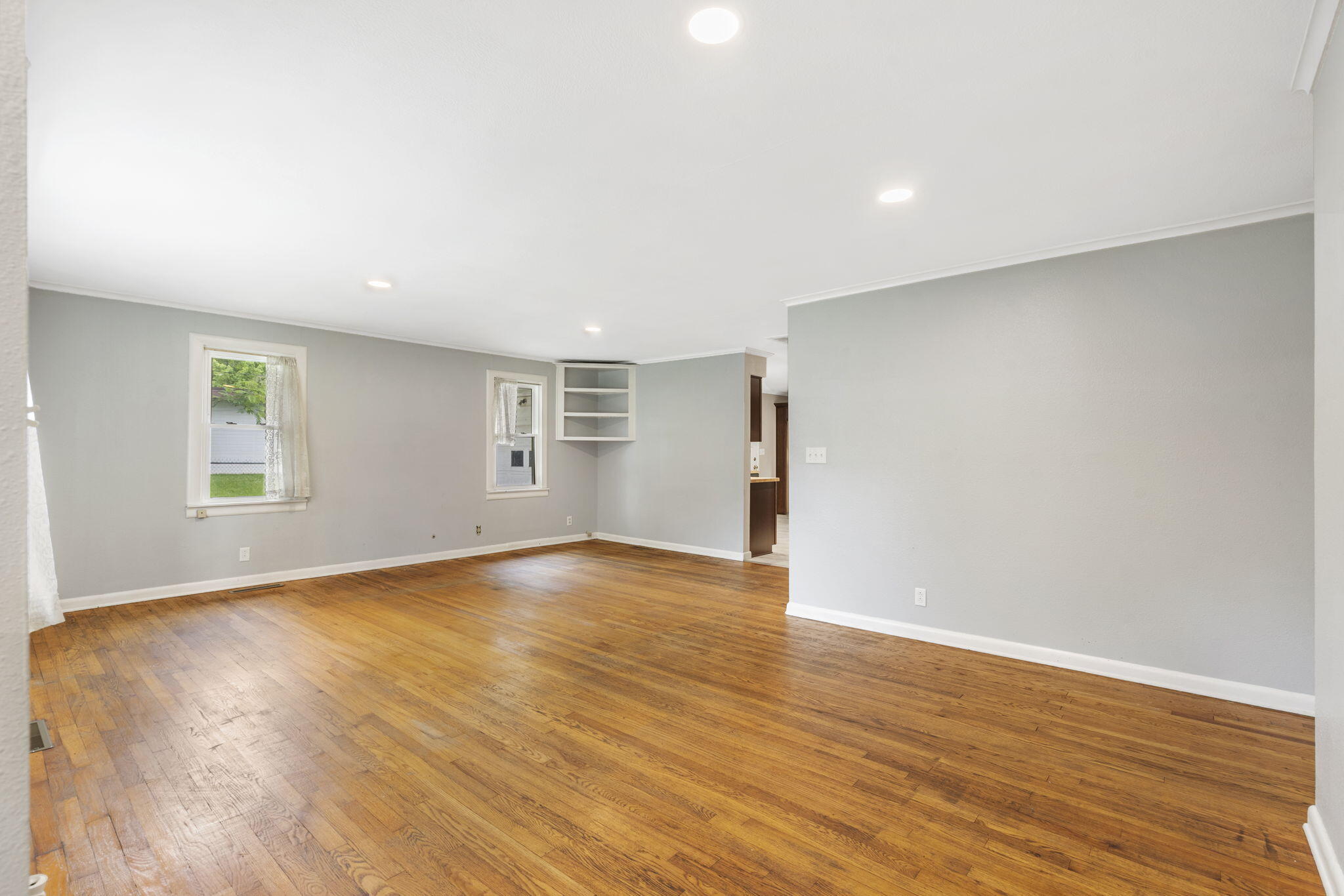 716 South Broadview Drive Property Photo 2