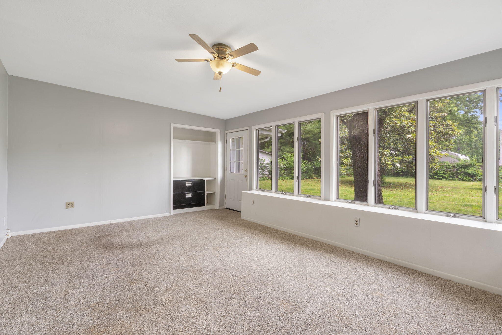 716 South Broadview Drive Property Photo 8