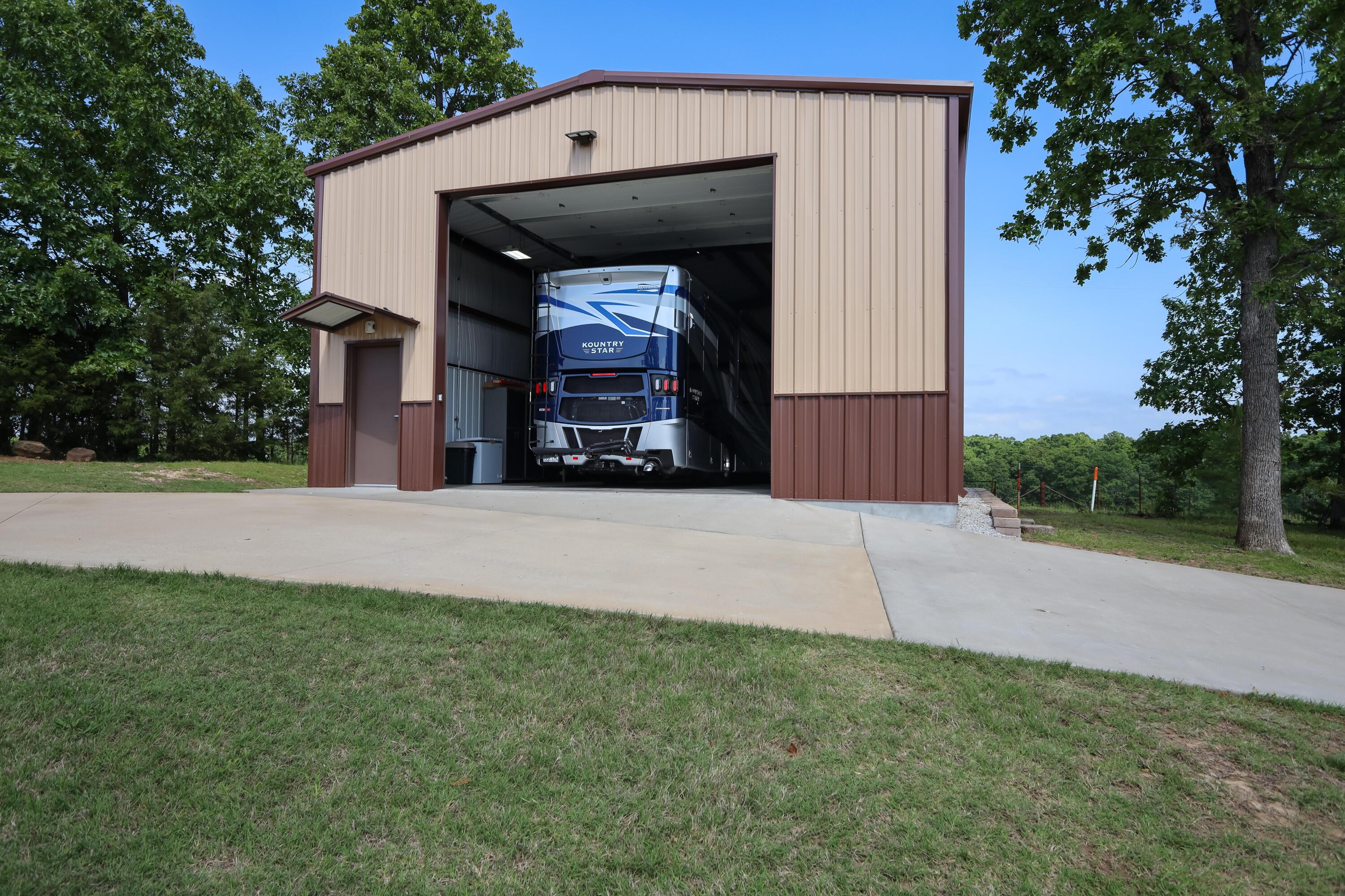 1575 Woodhaven Drive Property Photo 4