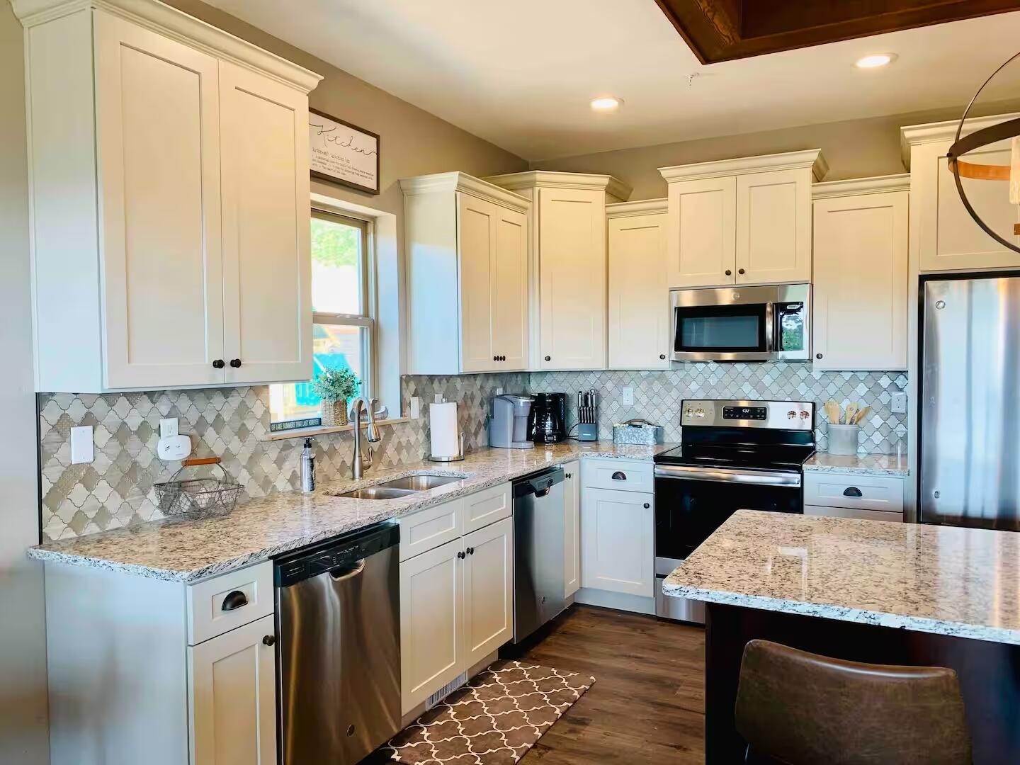 240 Chateau Cove Drive Property Photo 8