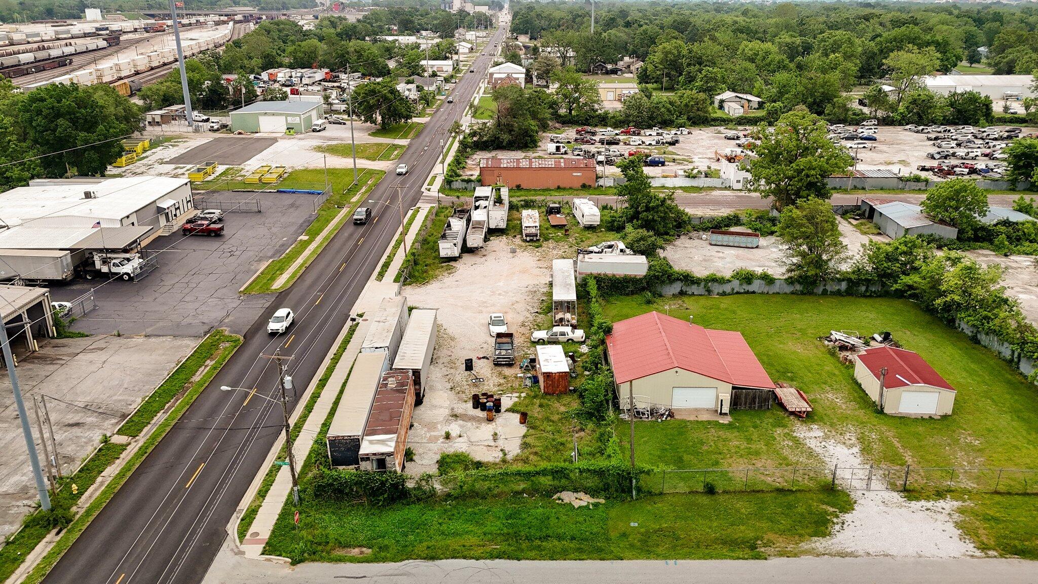 2320 West Division Street Property Photo 7