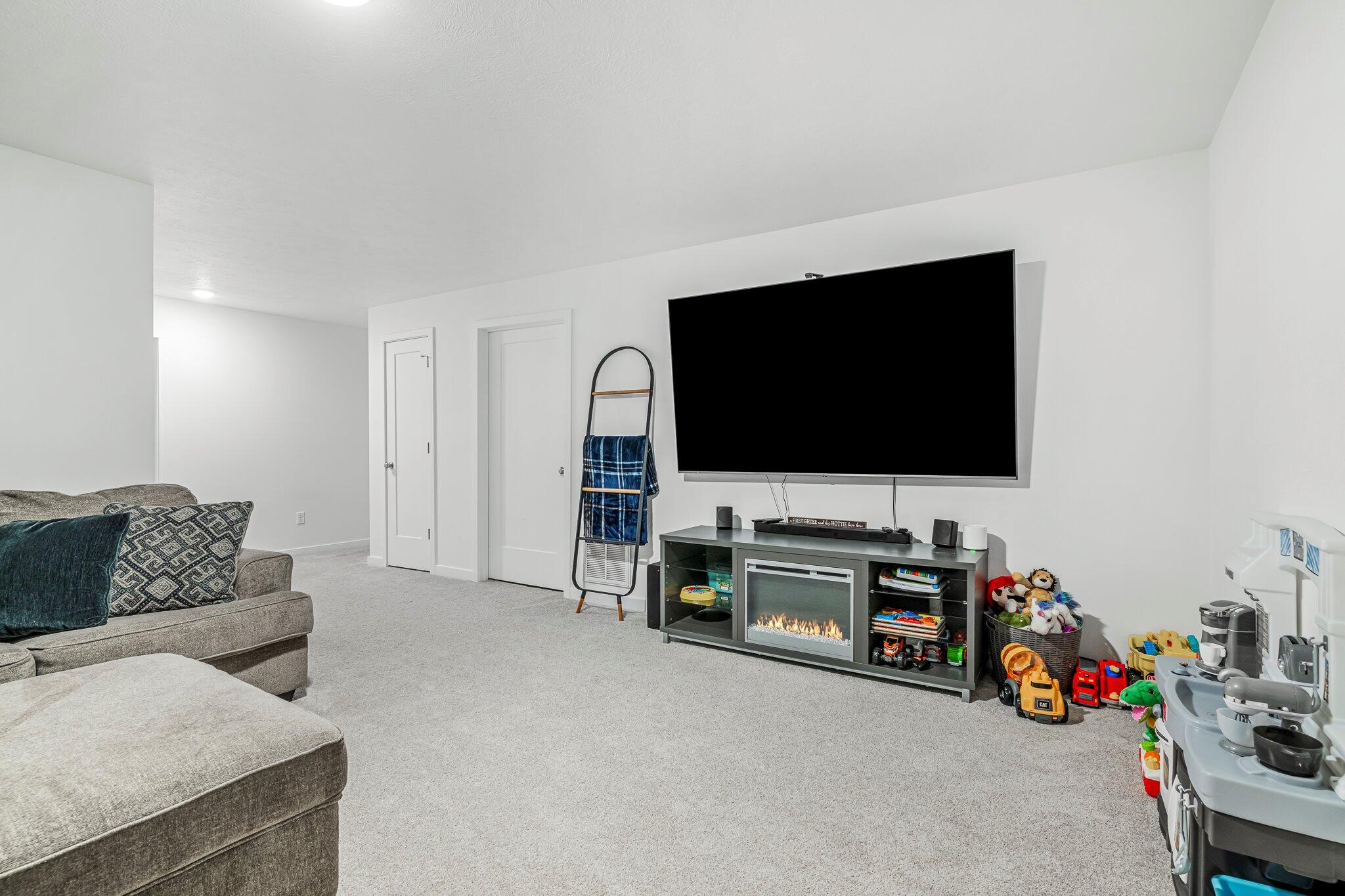 1142 South Broadview Avenue Property Photo 32