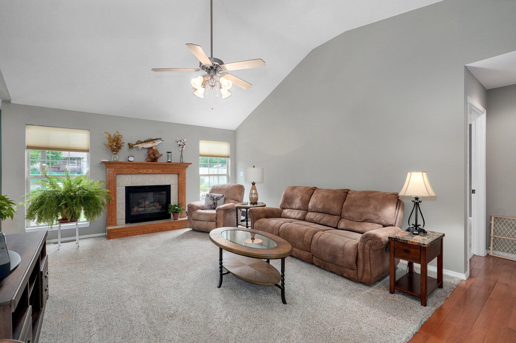 382 South Yellowwood Drive Property Photo 4