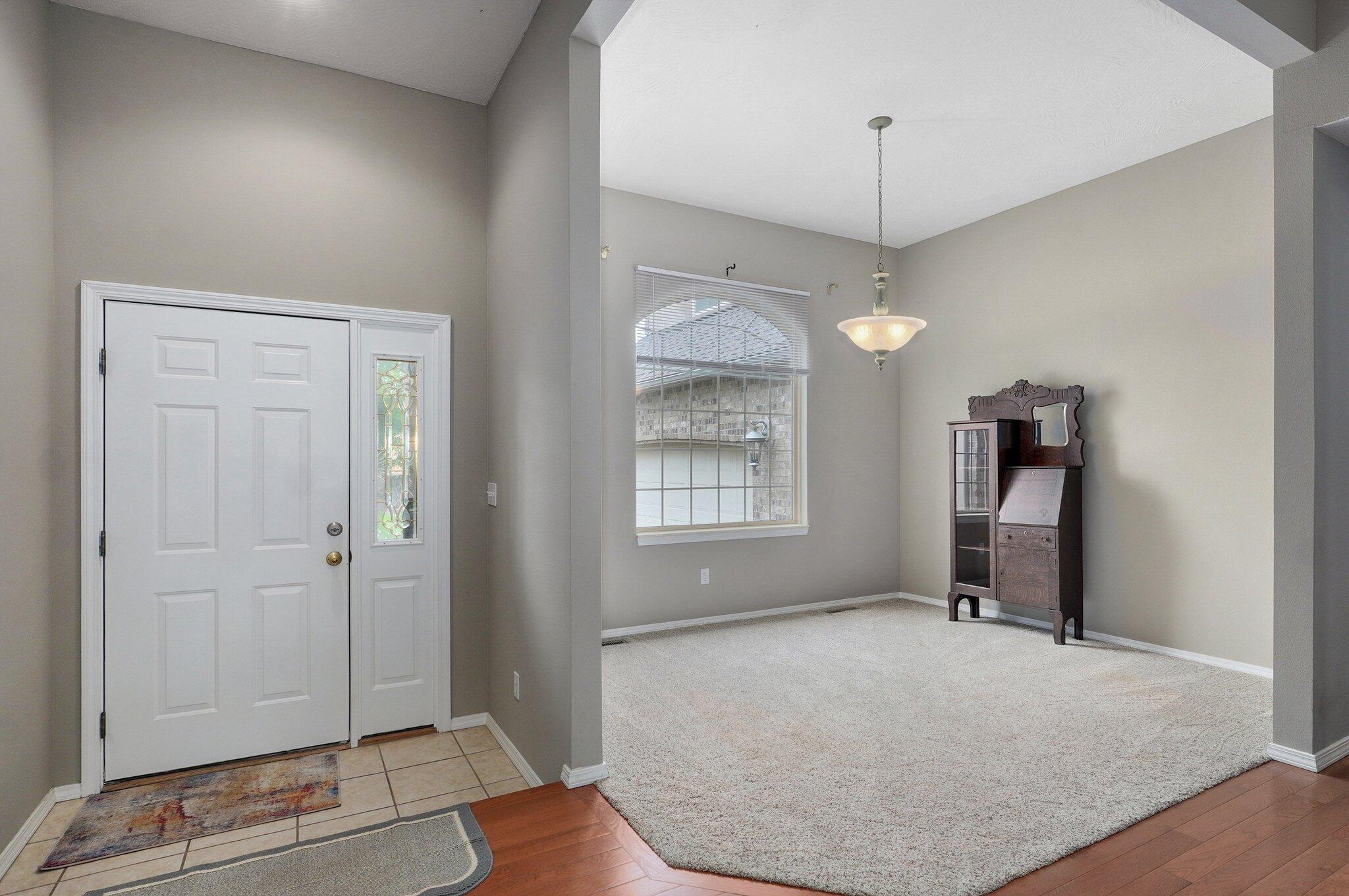382 South Yellowwood Drive Property Photo 9