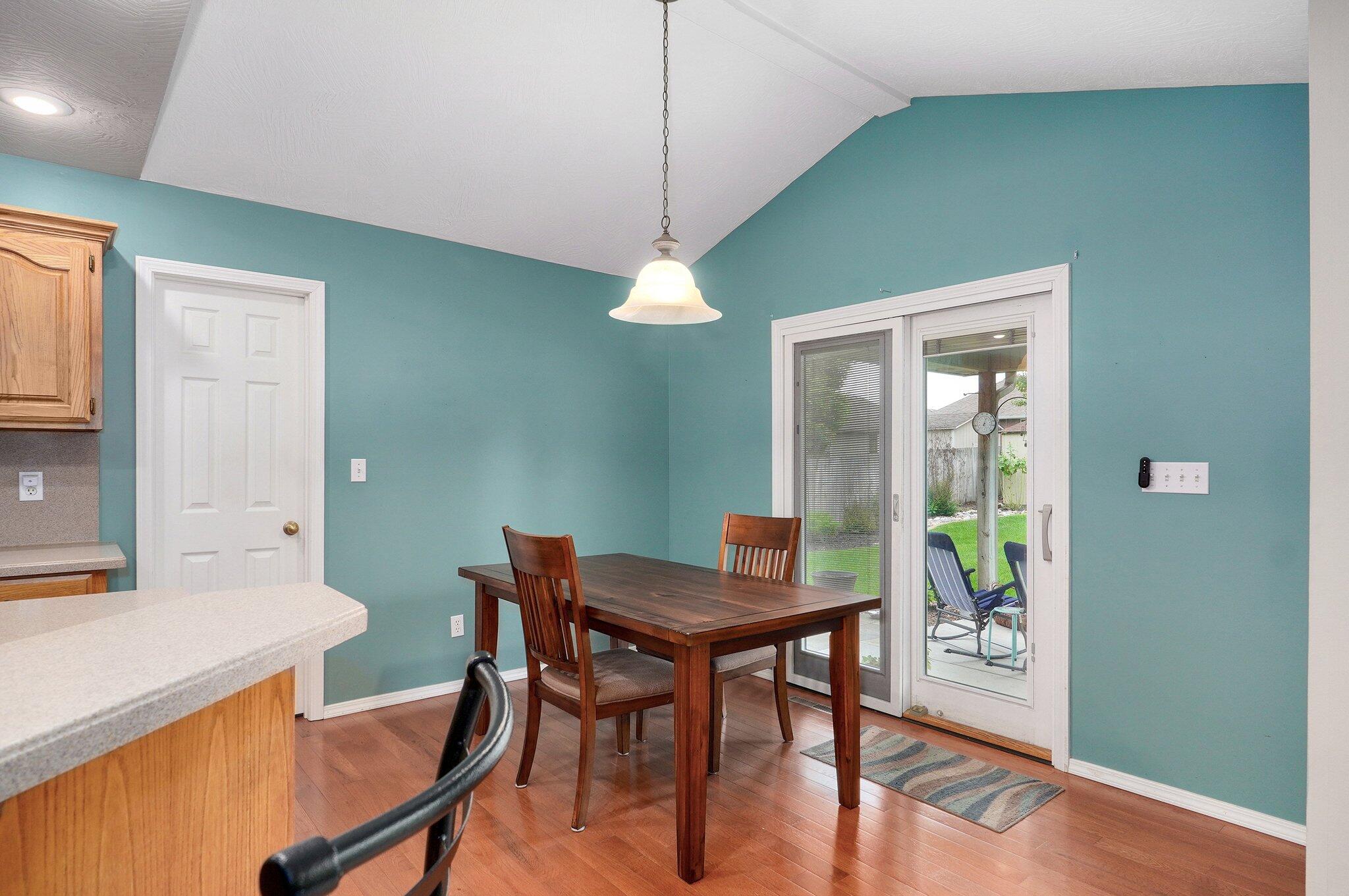 382 South Yellowwood Drive Property Photo 10