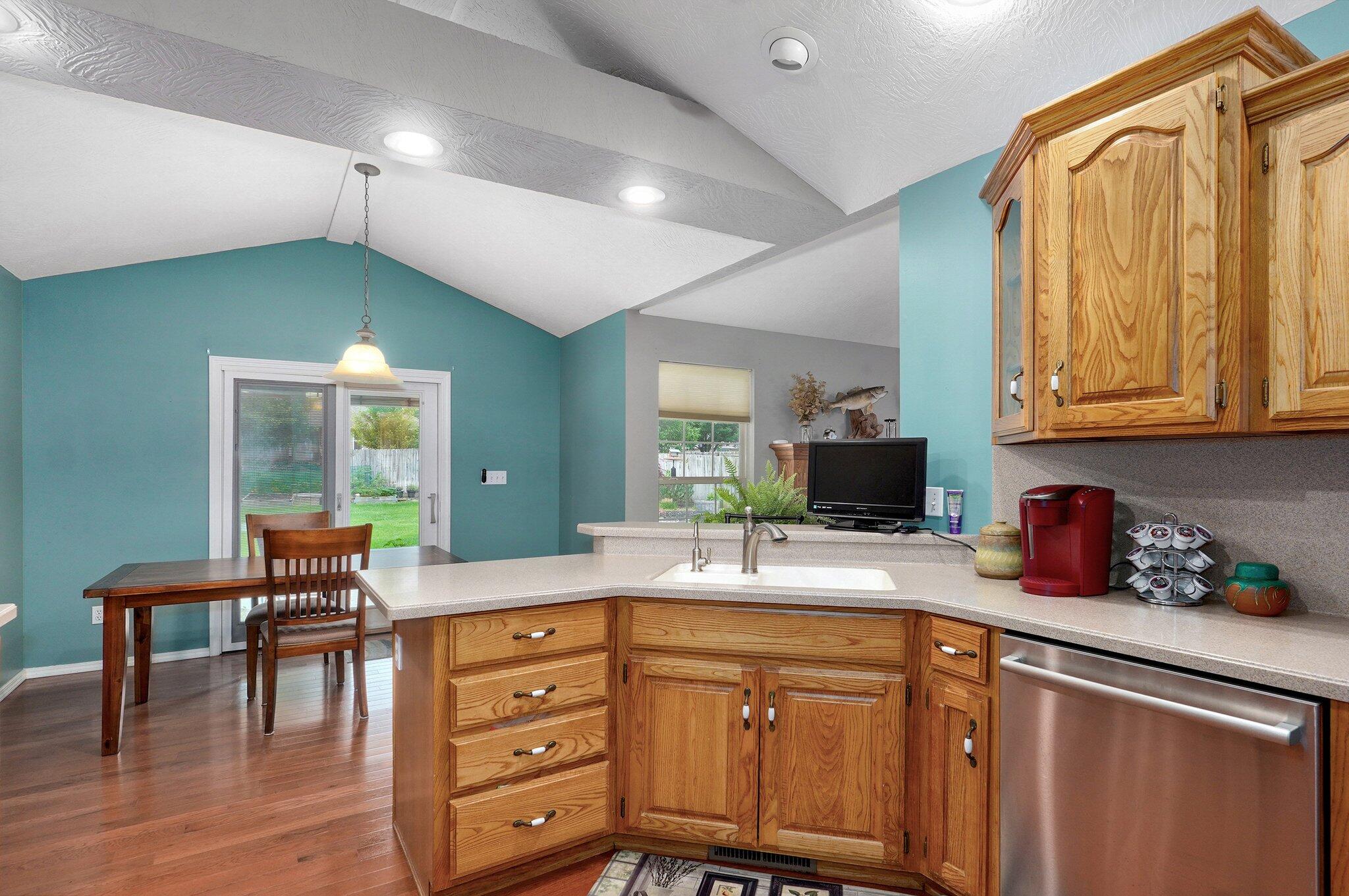 382 South Yellowwood Drive Property Photo 13