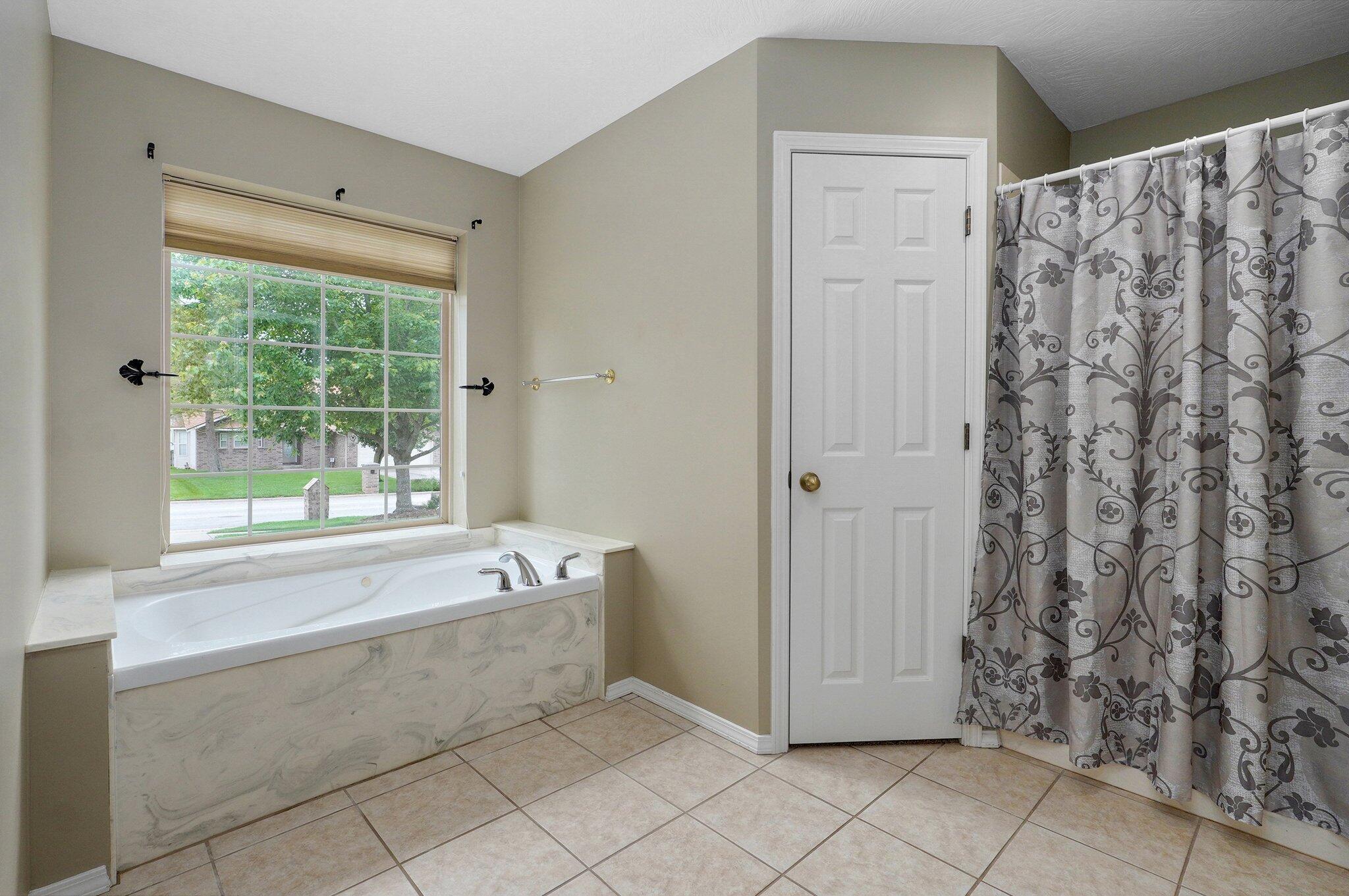 382 South Yellowwood Drive Property Photo 18