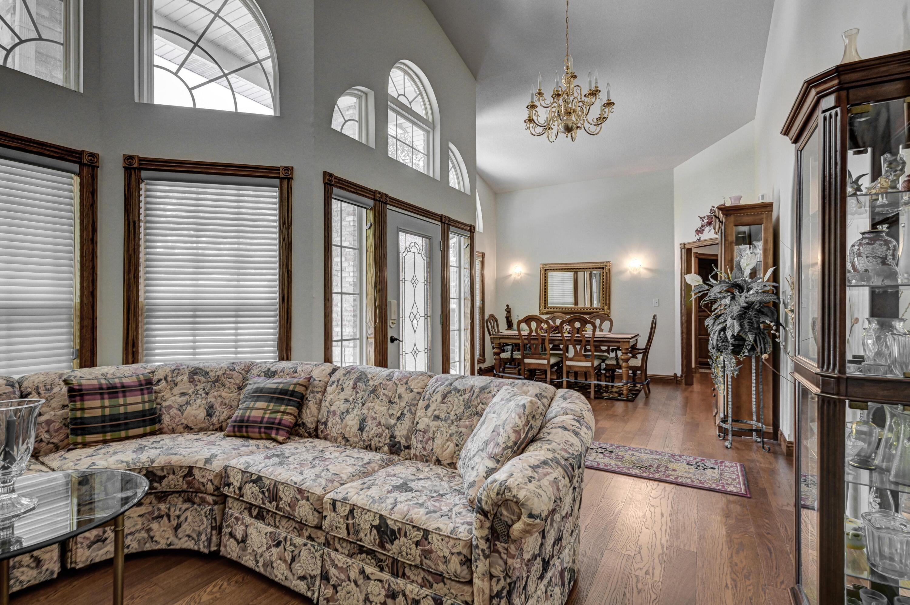 2214 Varney Property Photo 7