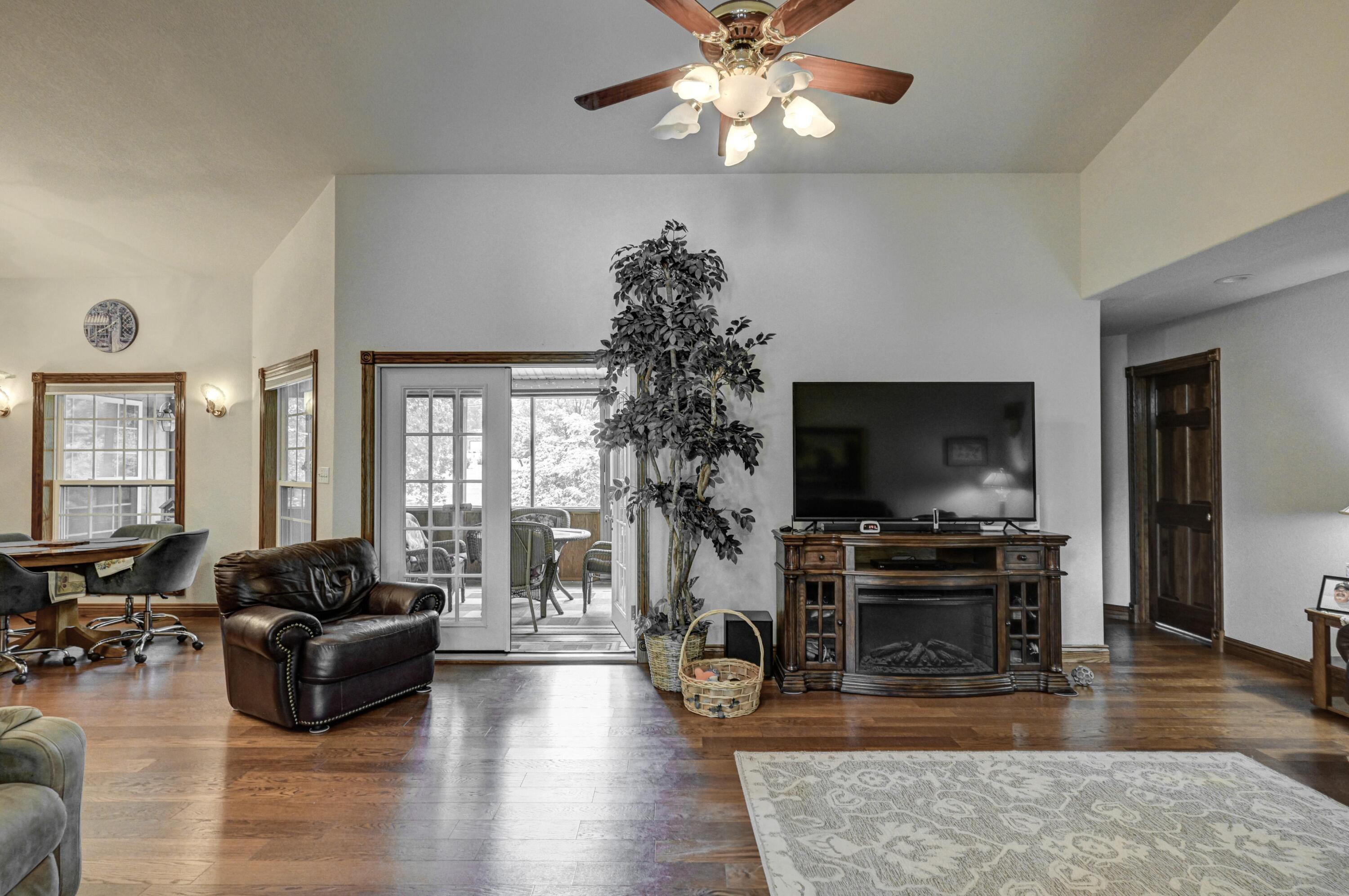 2214 Varney Property Photo 10