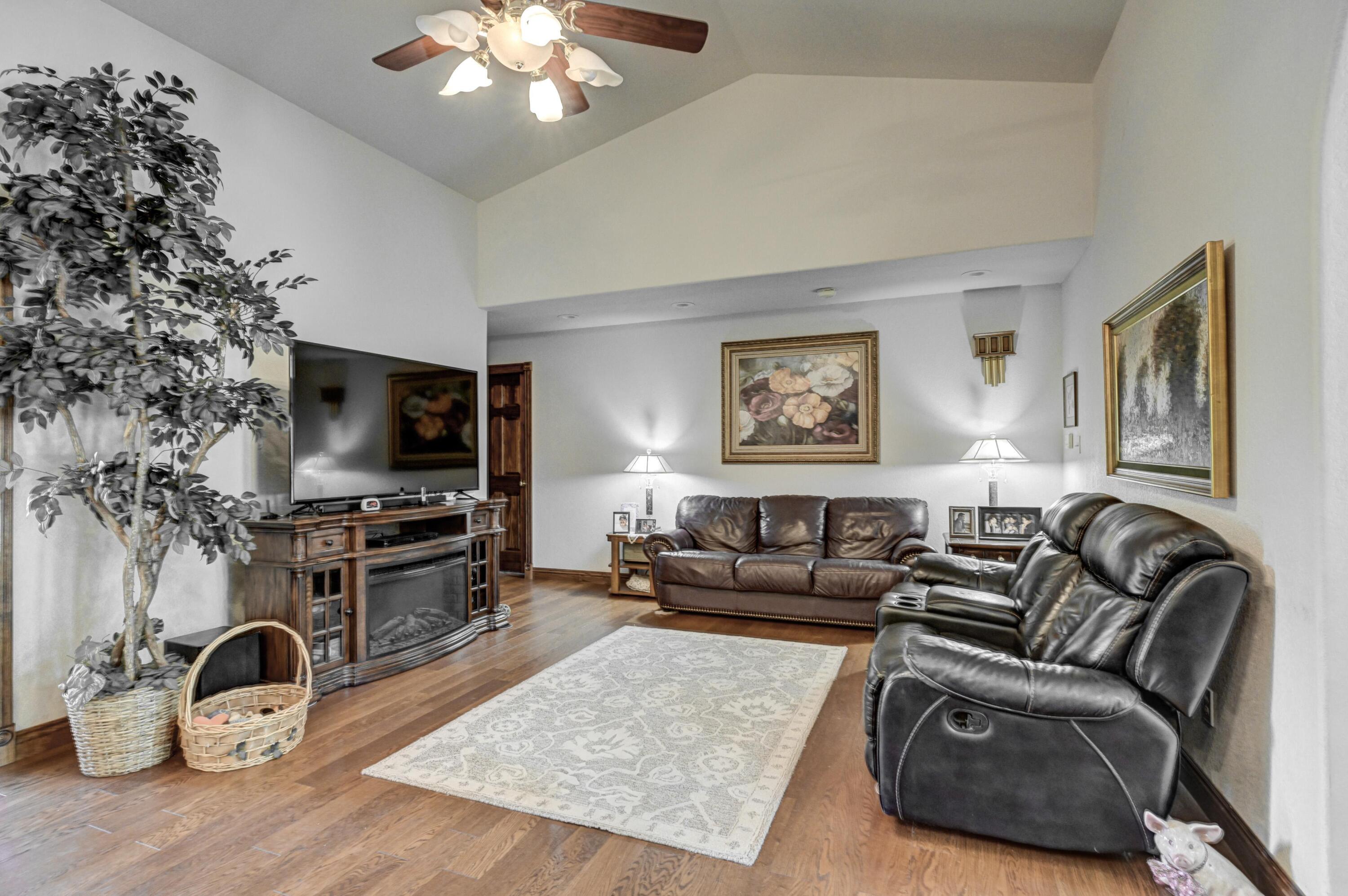2214 Varney Property Photo 11