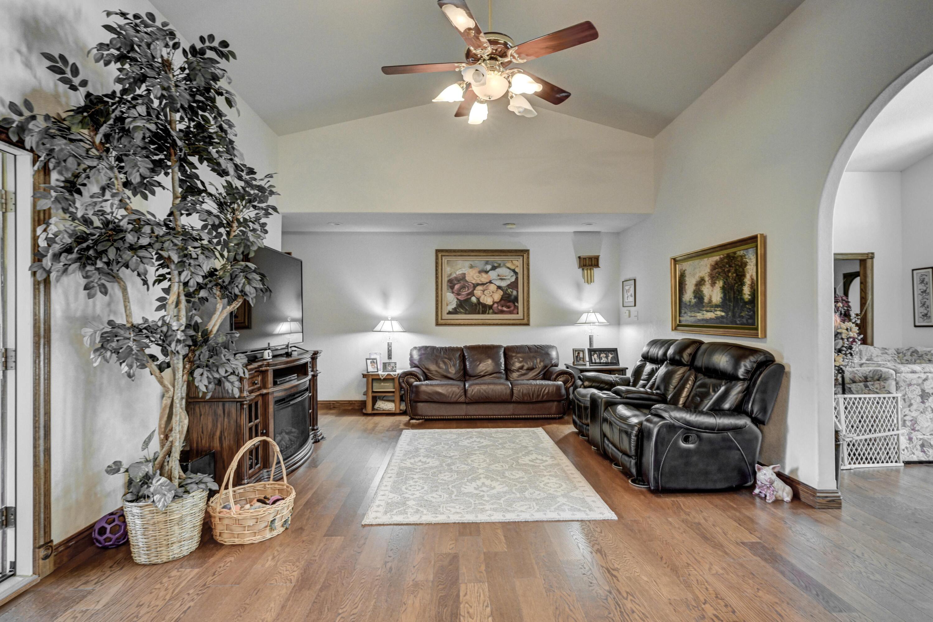 2214 Varney Property Photo 12