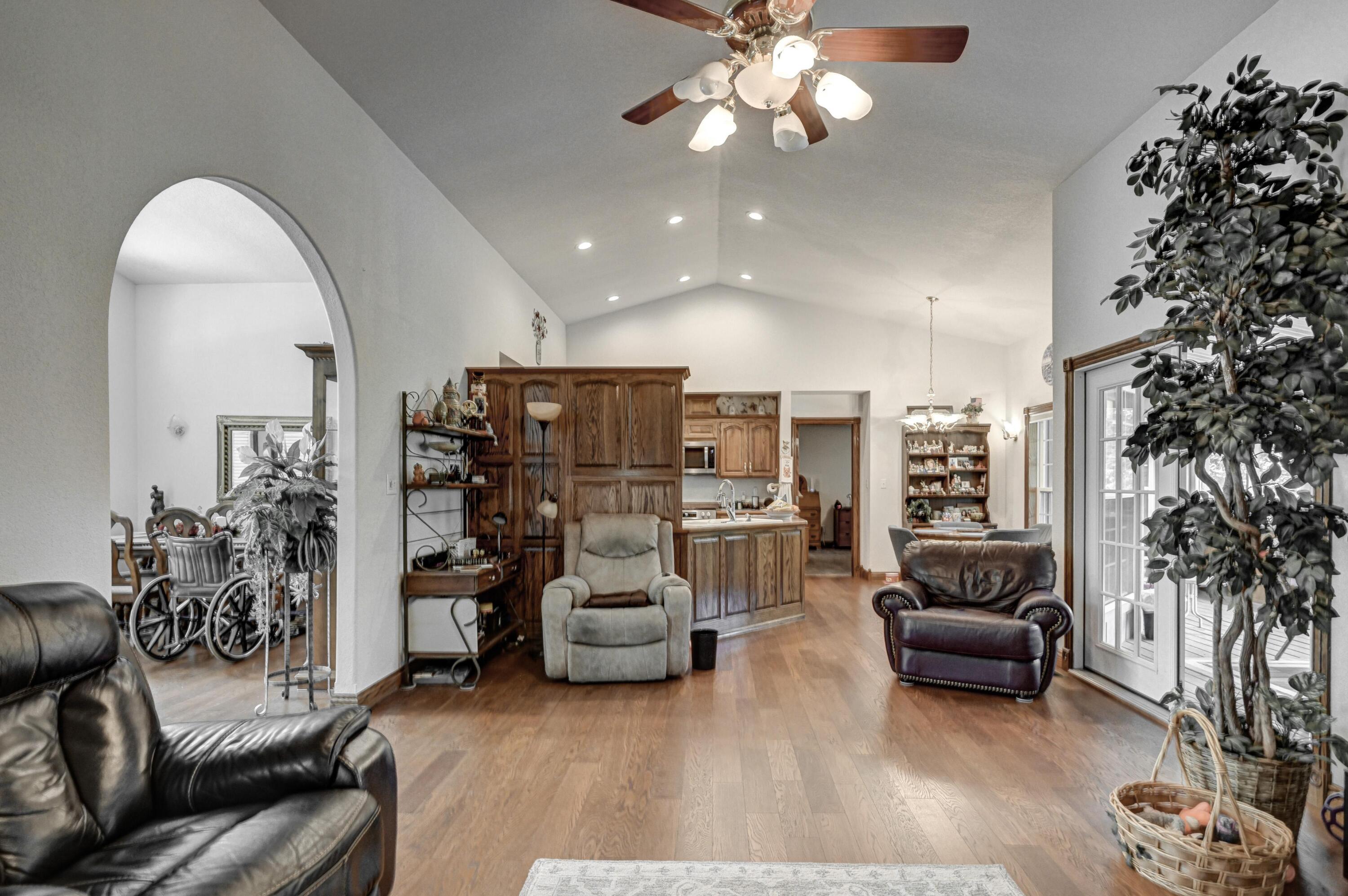 2214 Varney Property Photo 14