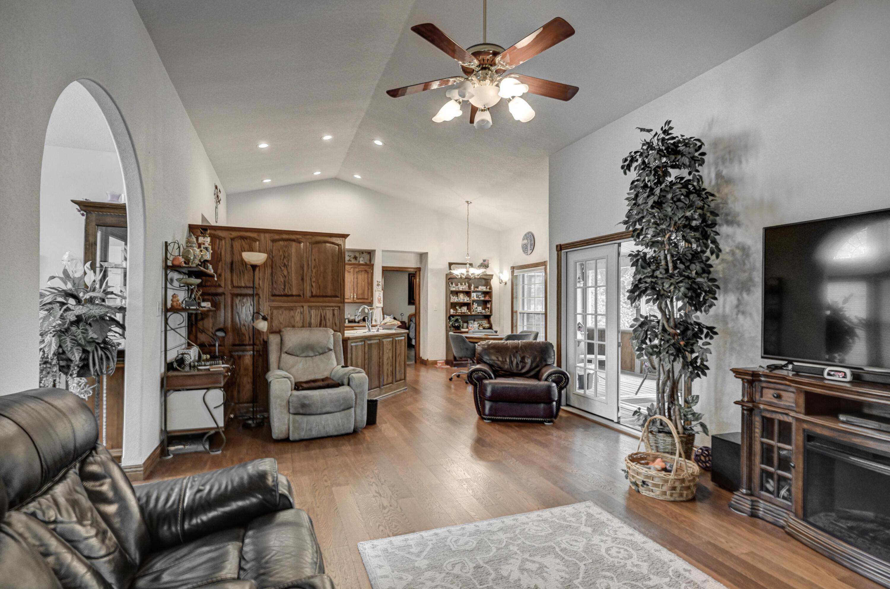 2214 Varney Property Photo 15