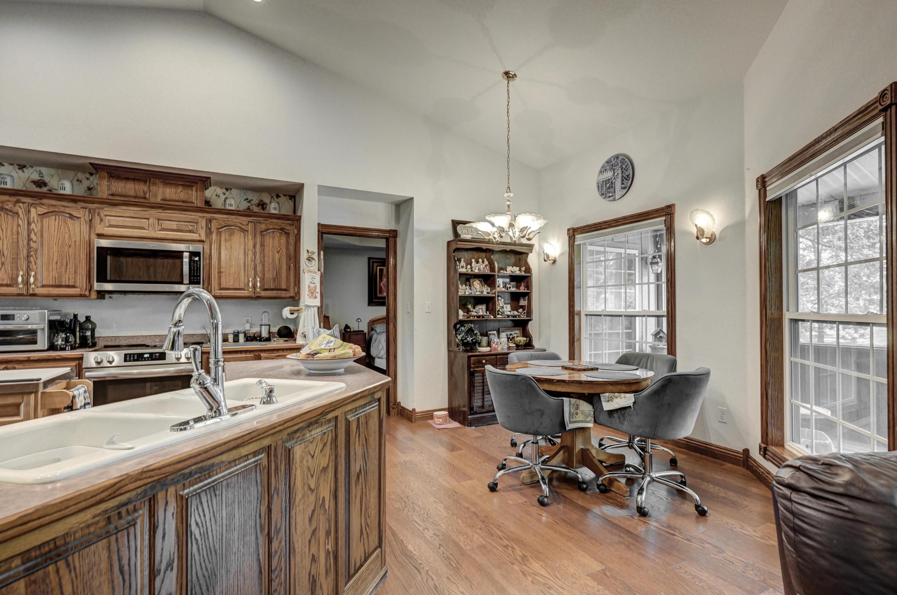 2214 Varney Property Photo 17