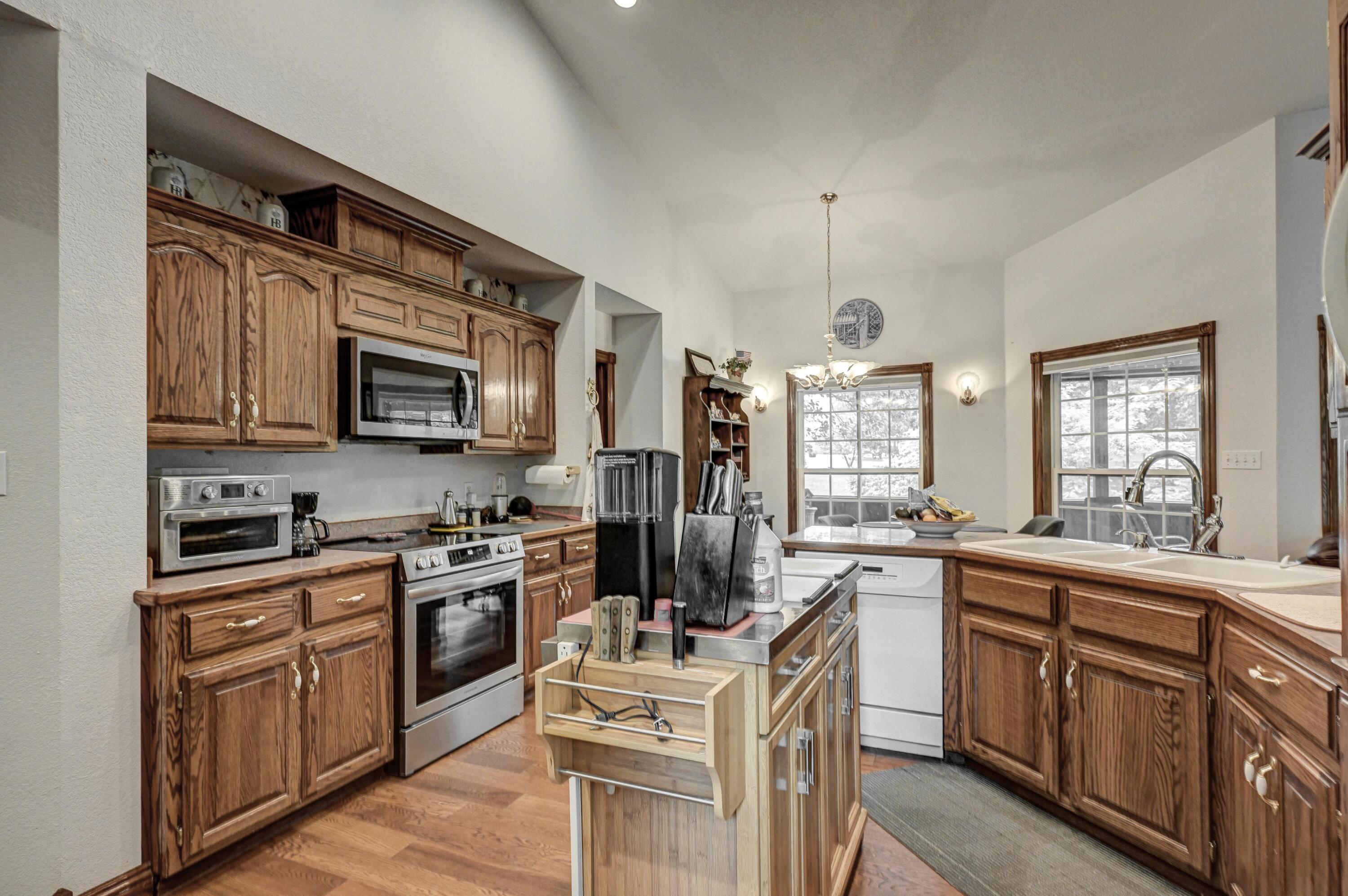 2214 Varney Property Photo 23