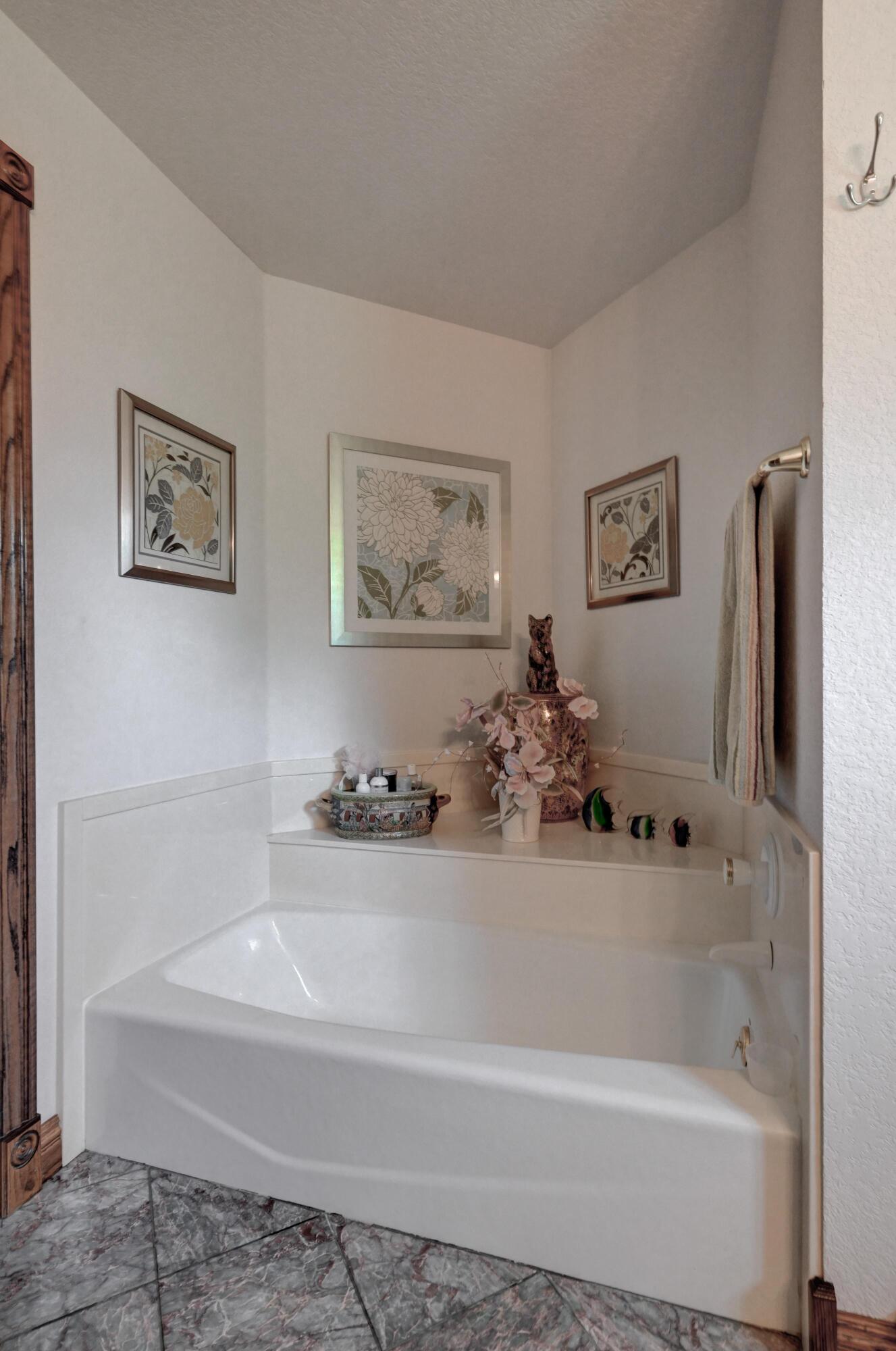 2214 Varney Property Photo 32