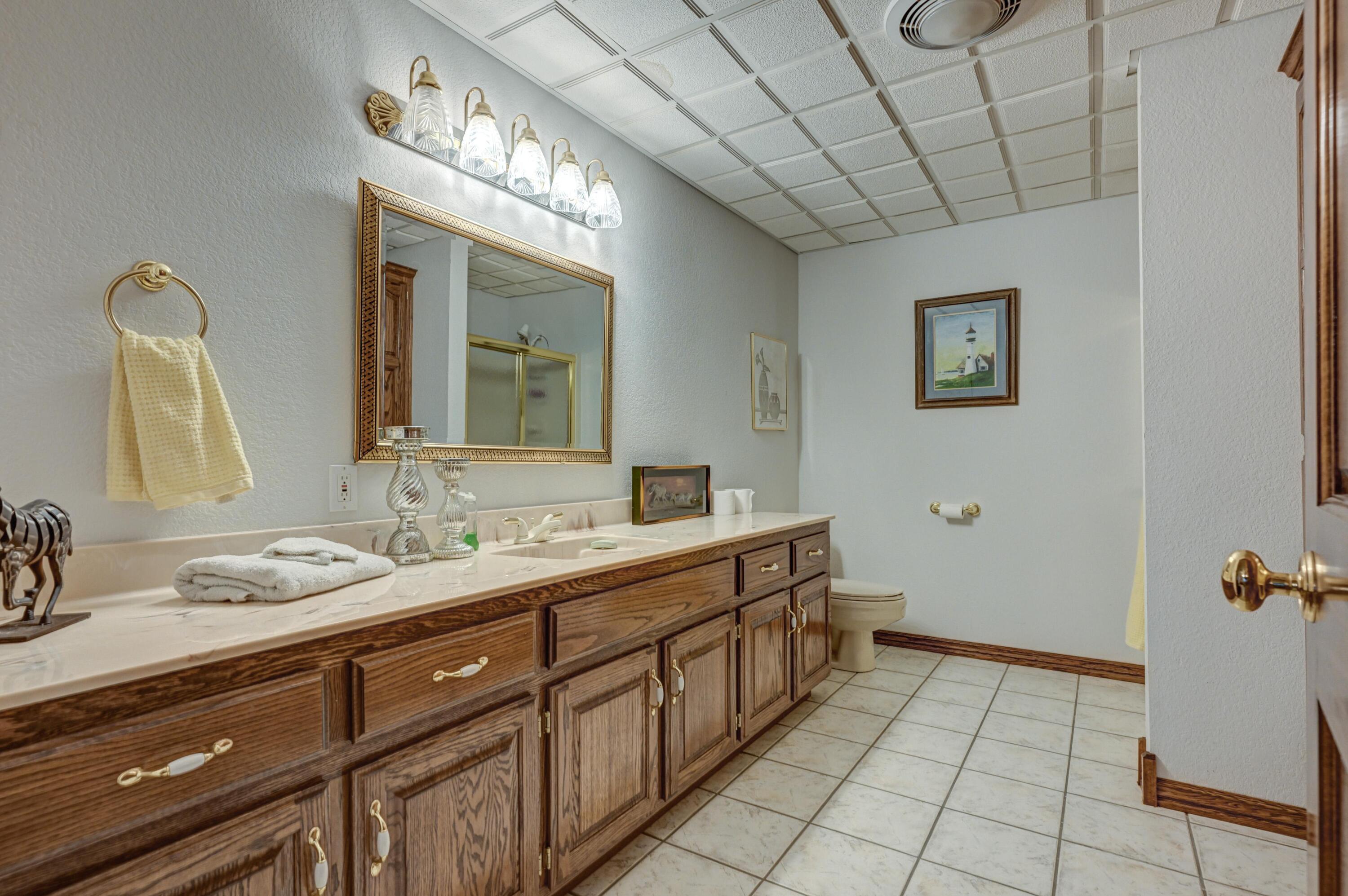 2214 Varney Property Photo 38