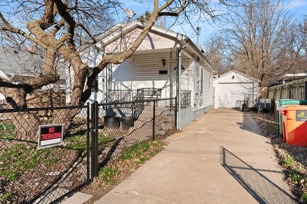 2212 North Kellett Avenue Property Photo 3