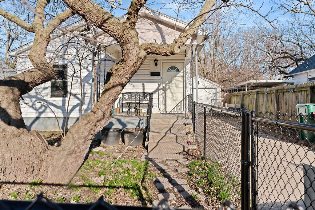 2212 North Kellett Avenue Property Photo 5