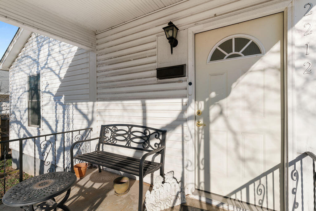 2212 North Kellett Avenue Property Photo 6