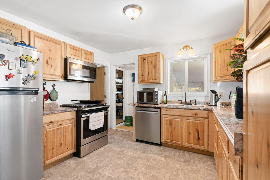 2212 North Kellett Avenue Property Photo 9