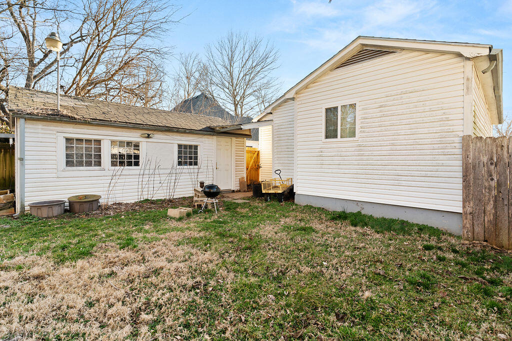2212 North Kellett Avenue Property Photo 19