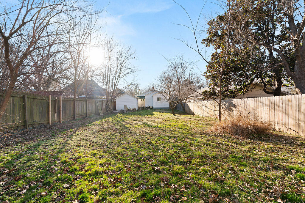 2212 North Kellett Avenue Property Photo 22