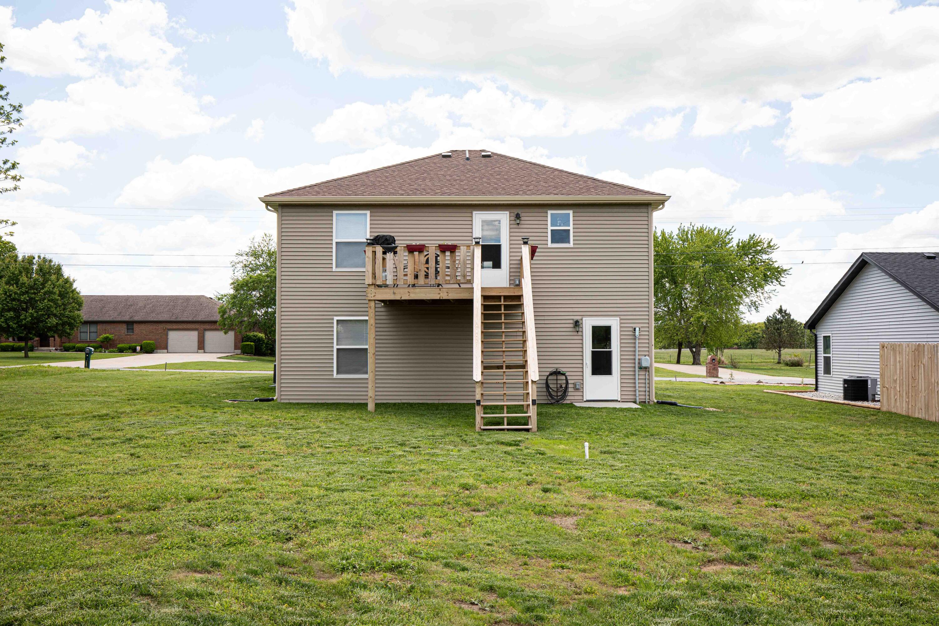 105 East Carman Road Property Photo 22