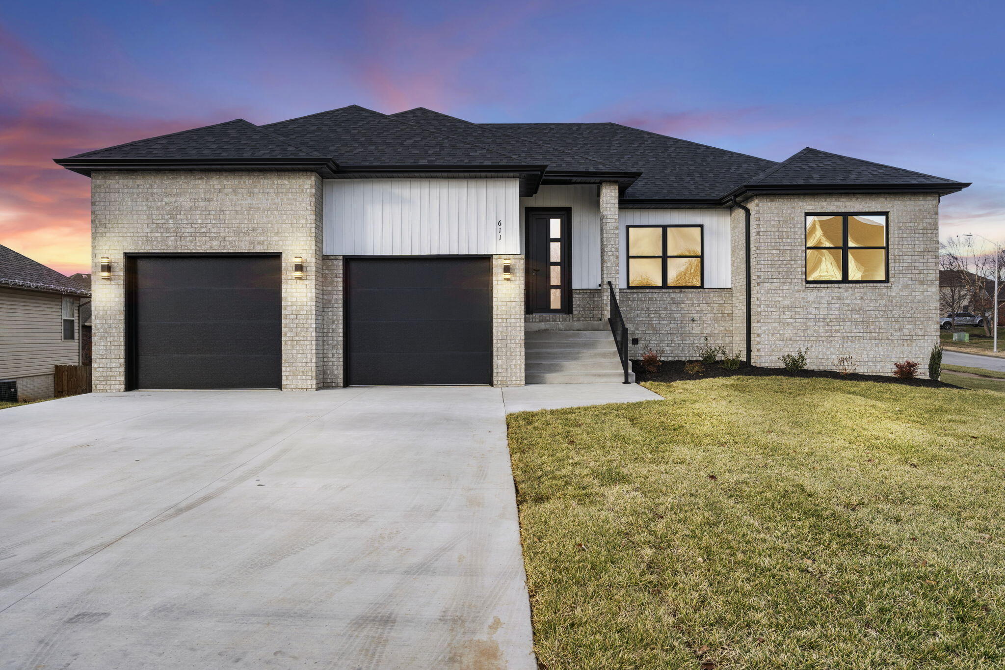 611 West Bridgewood Court Property Photo 1