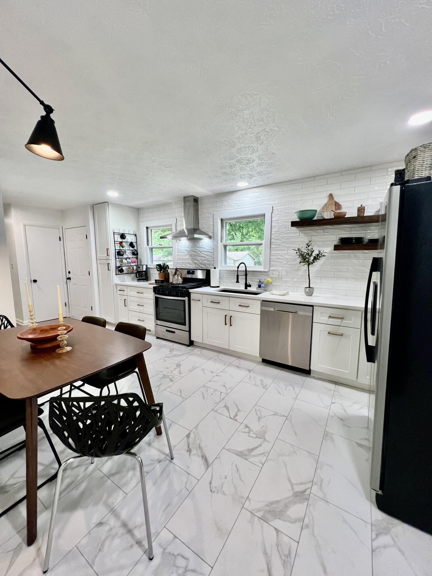 4211 West Gardenia Drive Property Photo 4