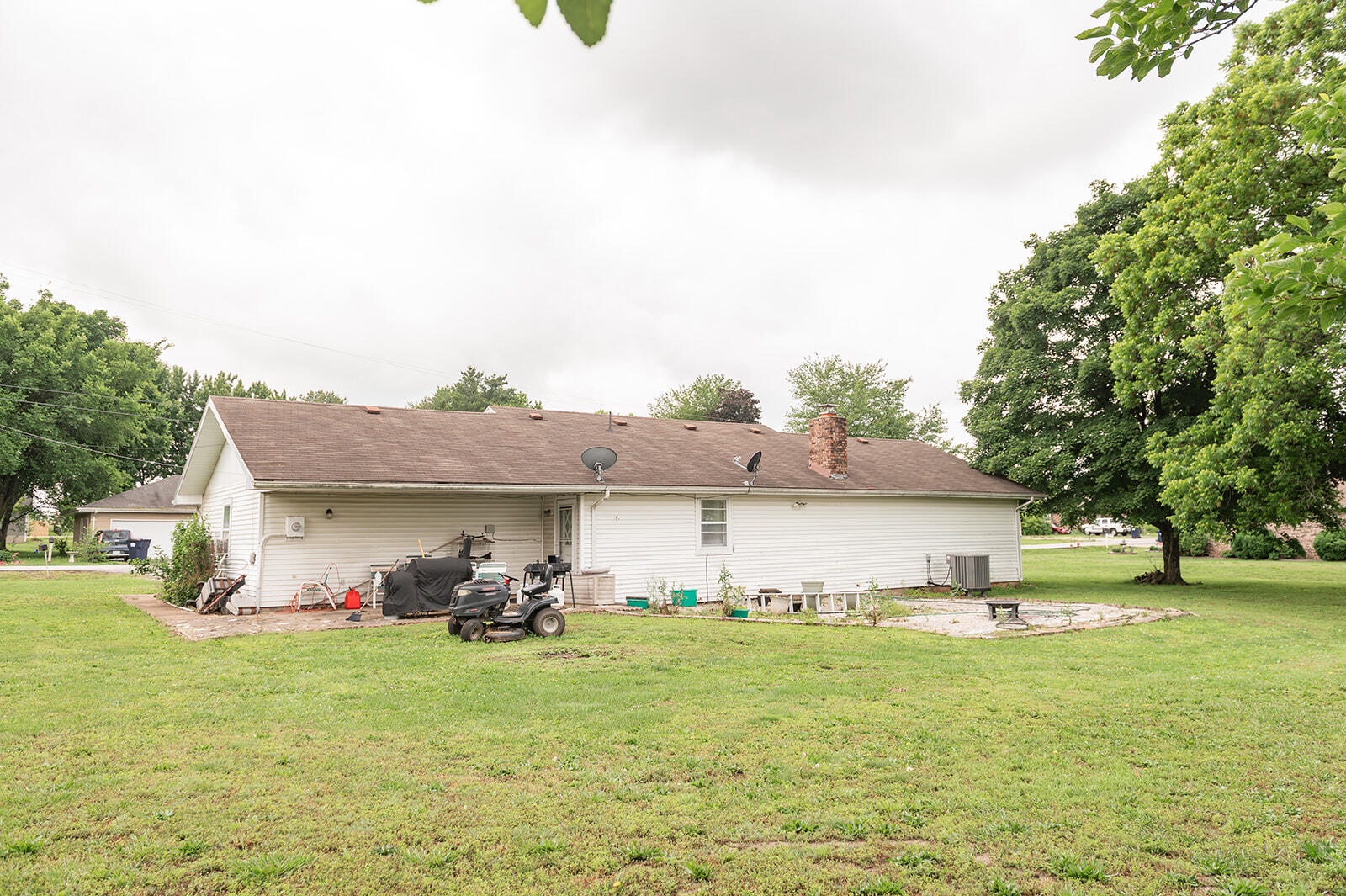 1623 West Commercial Street Property Photo 1