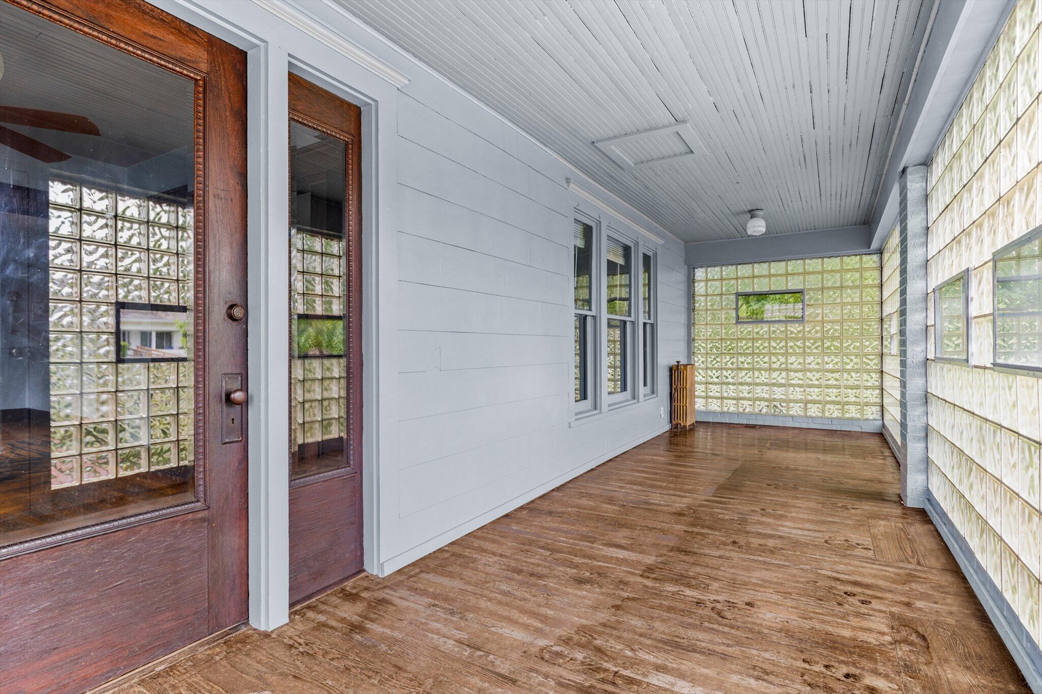 115 East Washington Avenue Property Photo 4