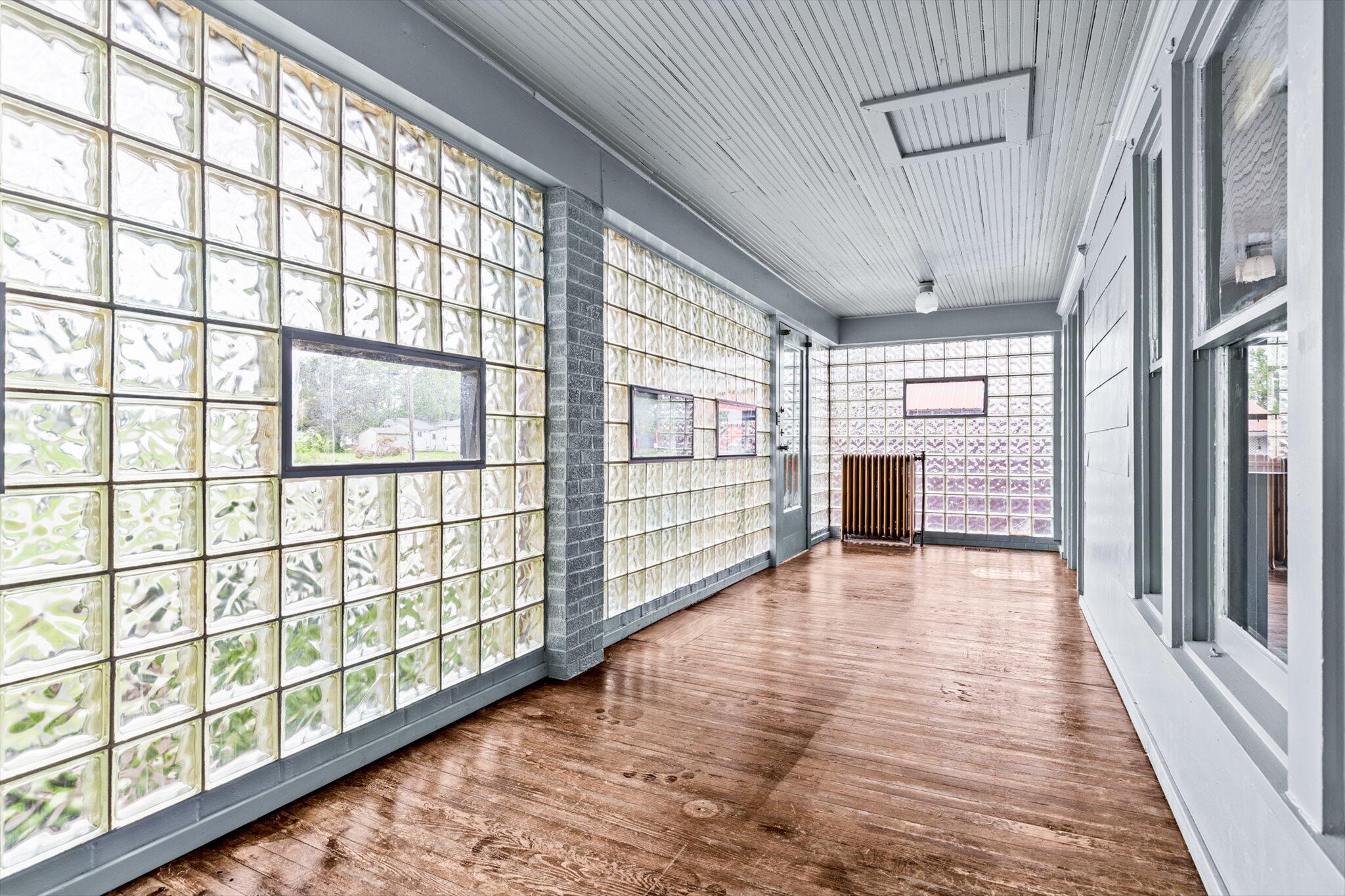 115 East Washington Avenue Property Photo 5