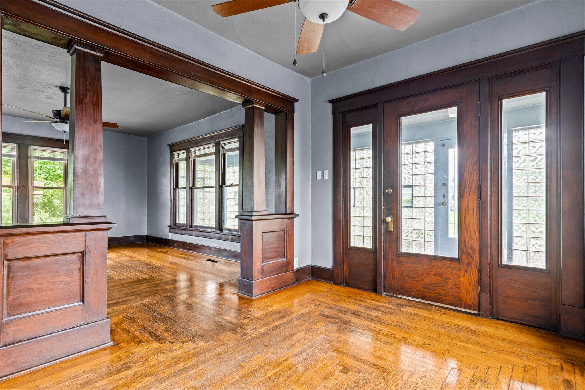 115 East Washington Avenue Property Photo 6
