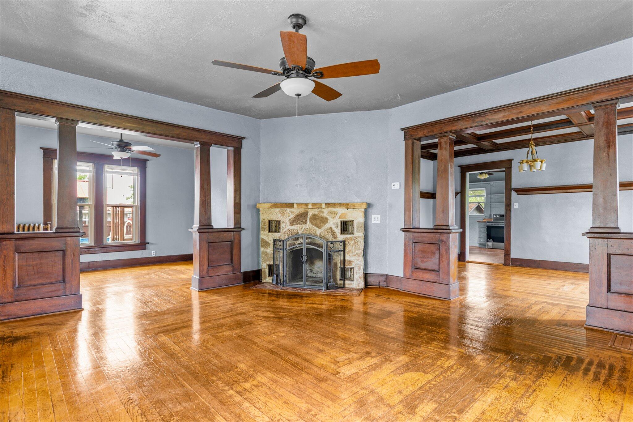 115 East Washington Avenue Property Photo 8