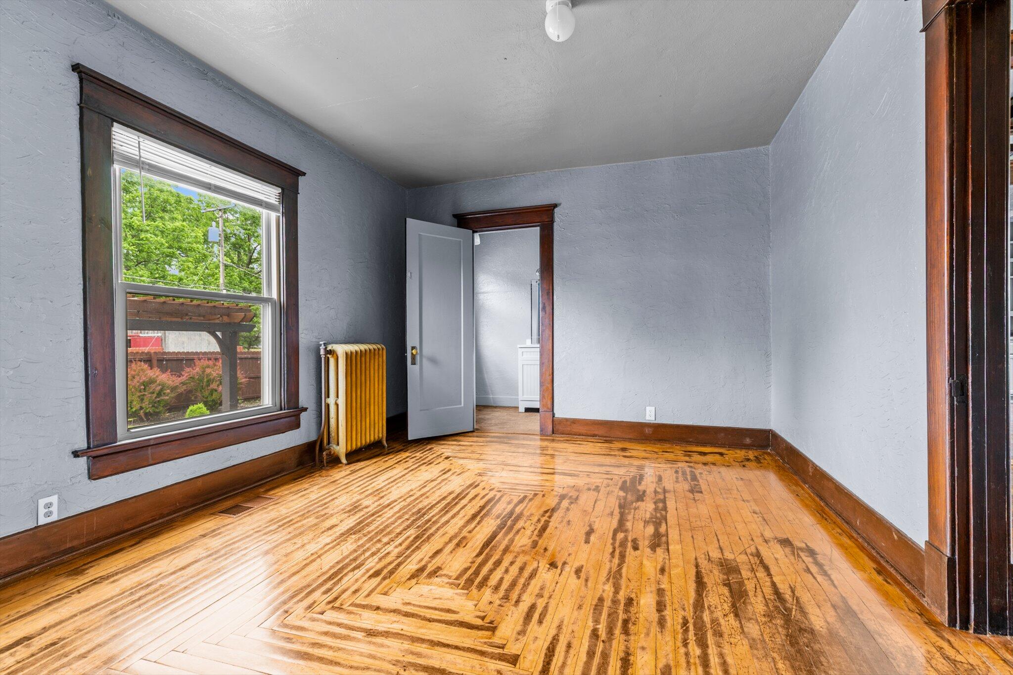 115 East Washington Avenue Property Photo 10