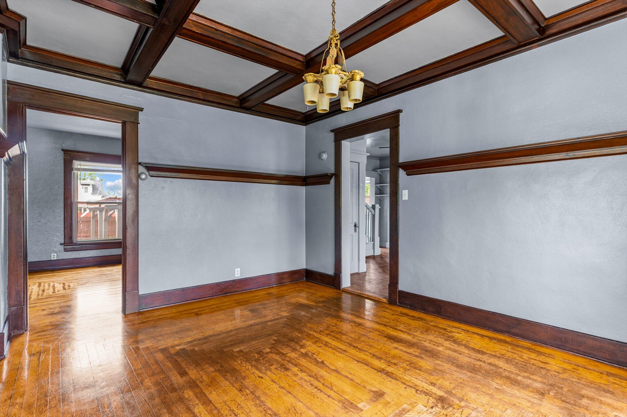 115 East Washington Avenue Property Photo 12