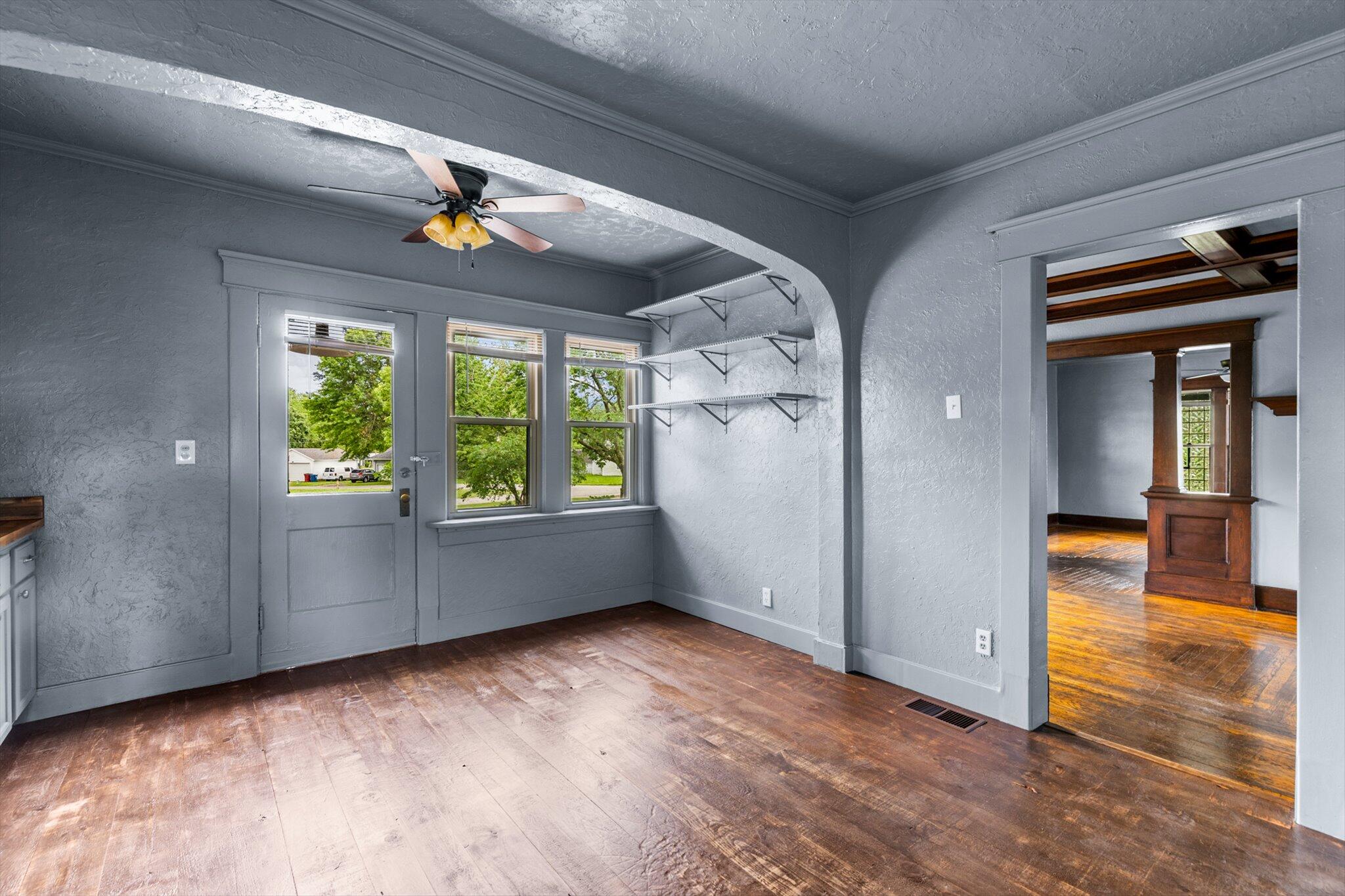 115 East Washington Avenue Property Photo 16
