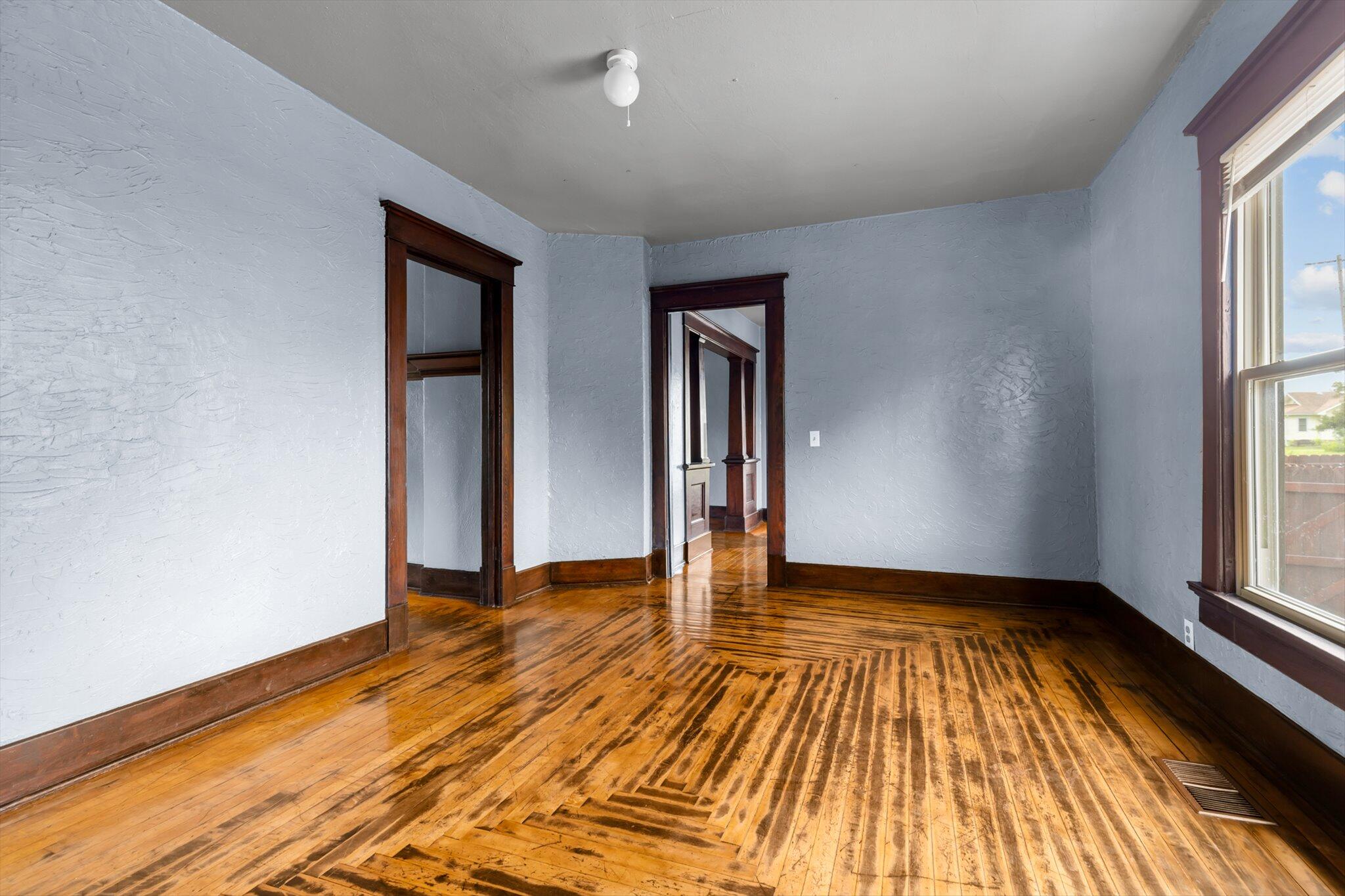 115 East Washington Avenue Property Photo 17