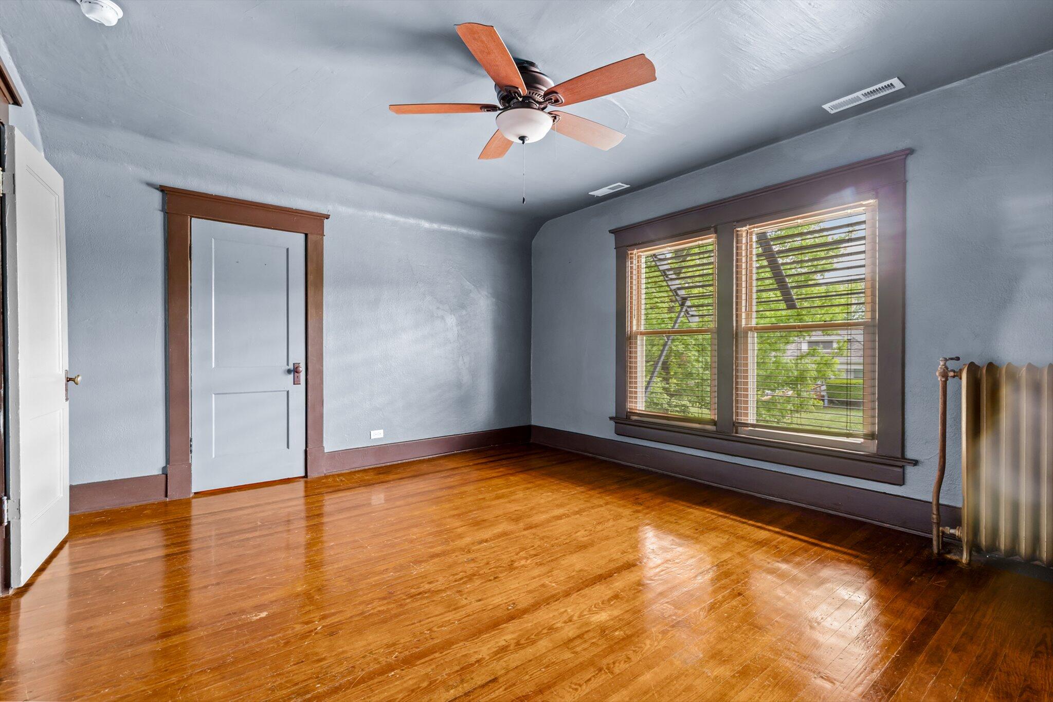 115 East Washington Avenue Property Photo 22