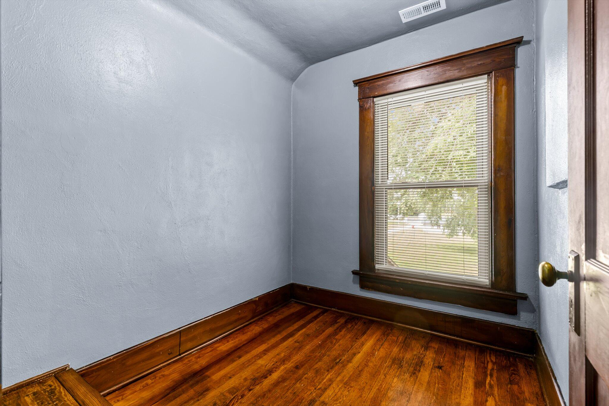 115 East Washington Avenue Property Photo 23