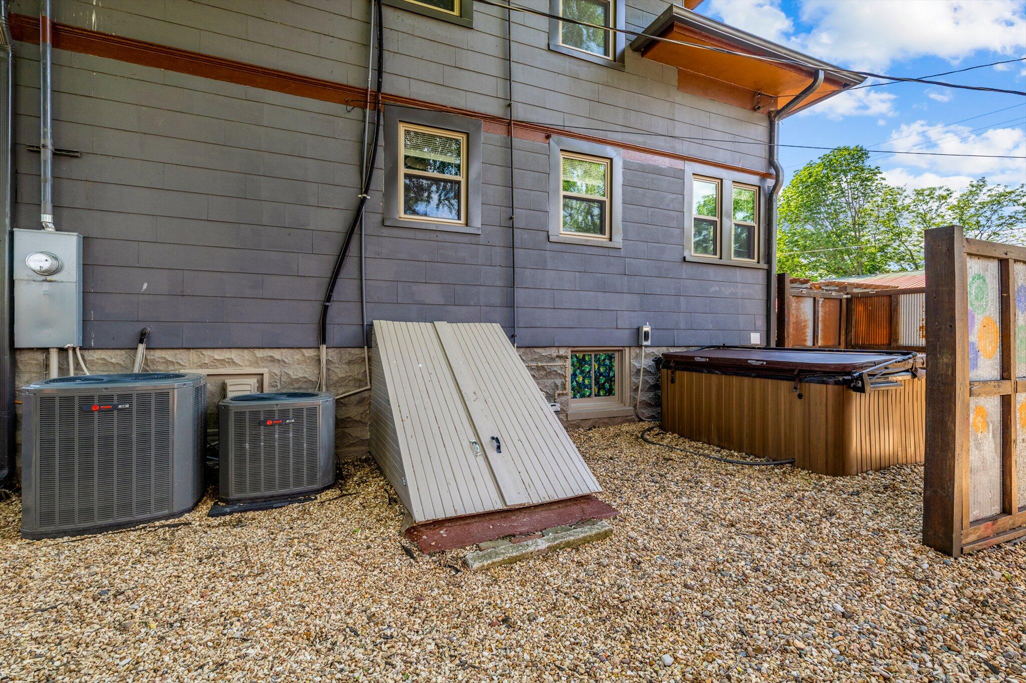 115 East Washington Avenue Property Photo 28