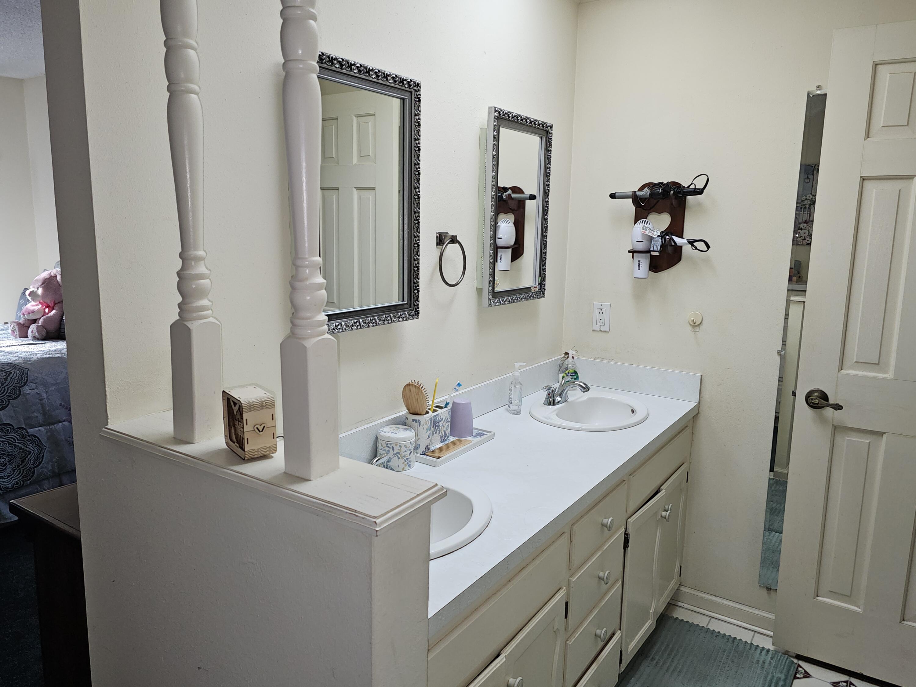 22389 Lawrence 1215 Property Photo 19
