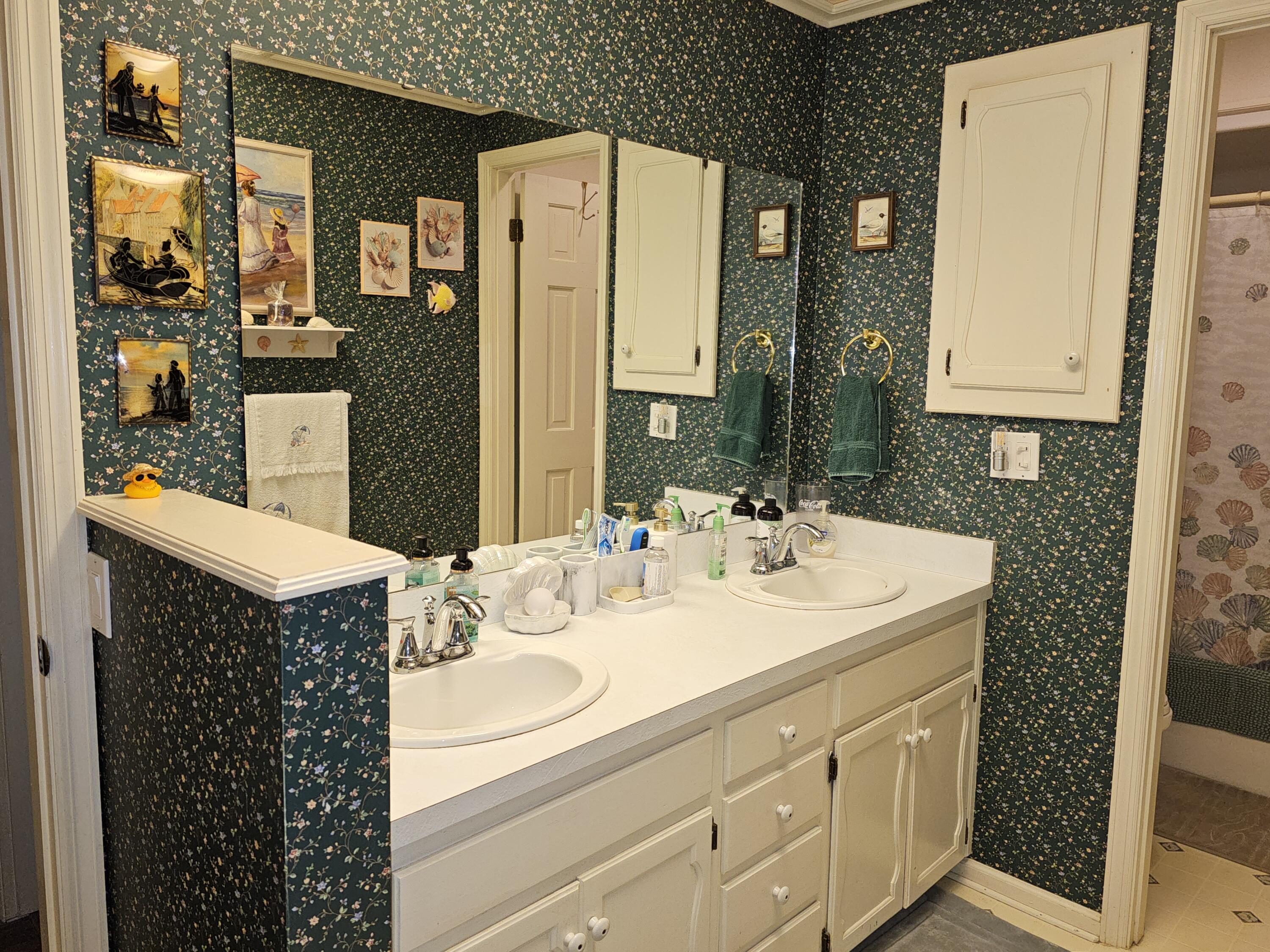 22389 Lawrence 1215 Property Photo 24