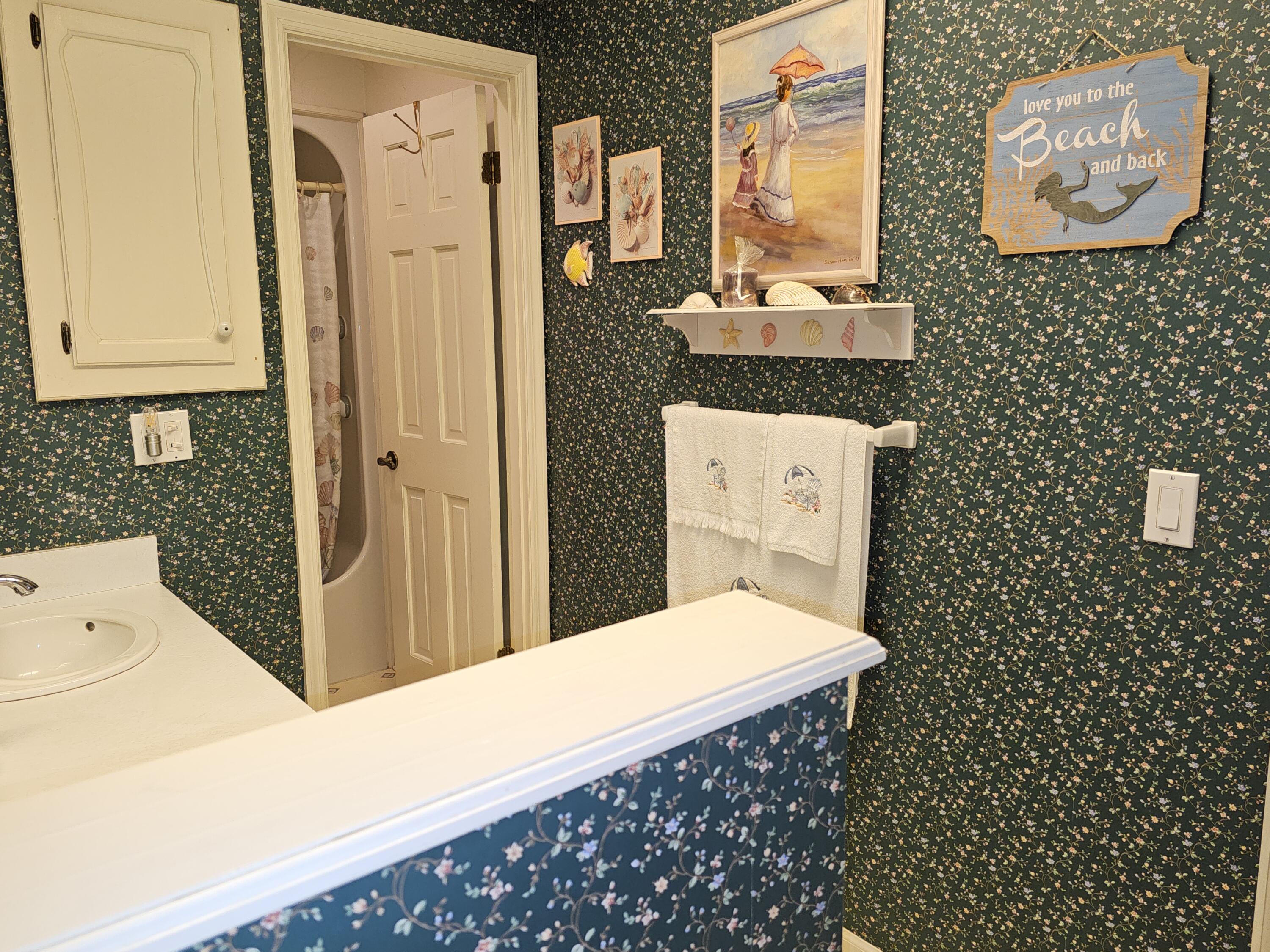 22389 Lawrence 1215 Property Photo 25